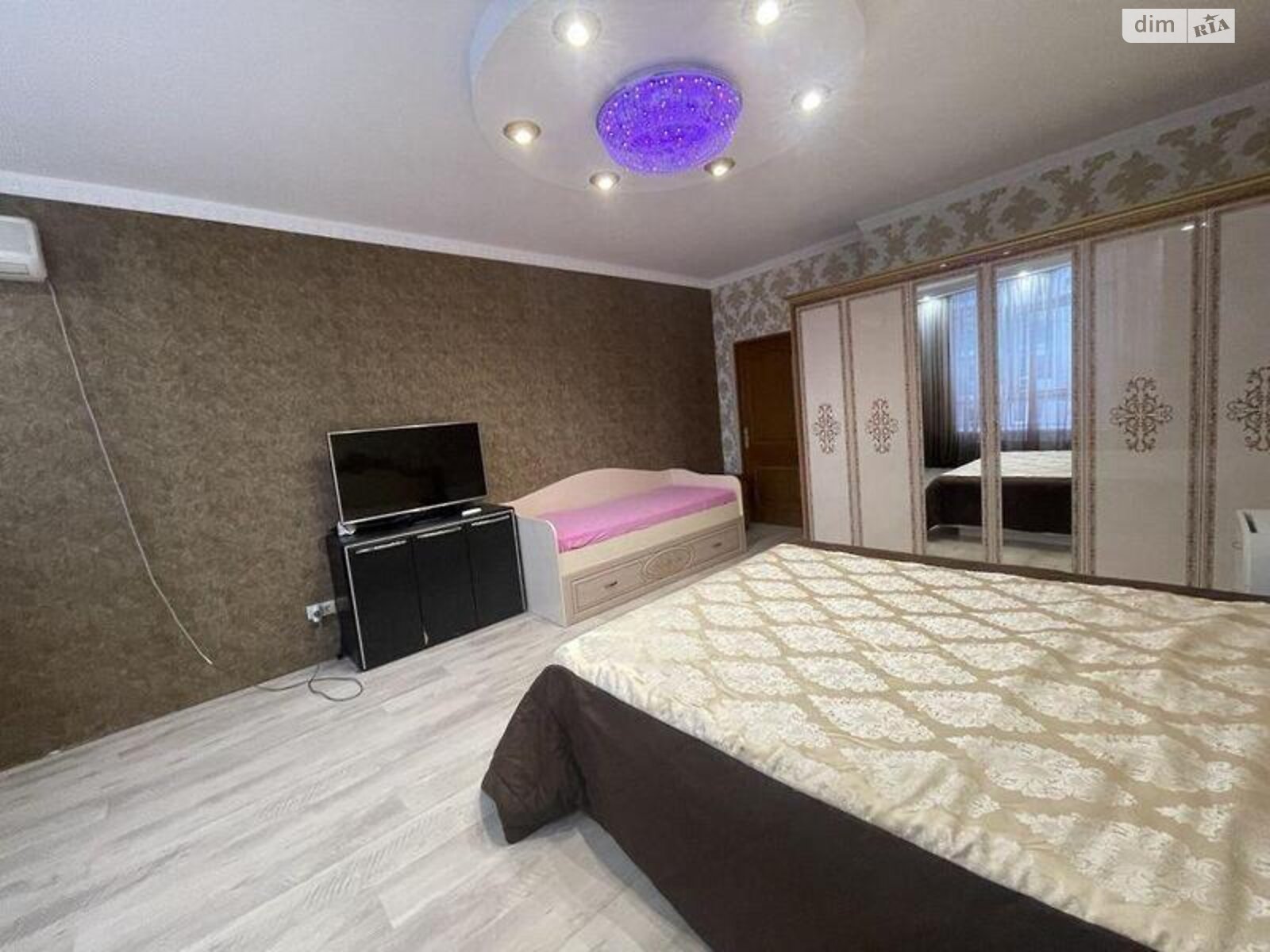 Продаж однокімнатної квартири в Києві, на вул. Миколи Ушакова 1Б, район Біличі фото 1 Продаж однокімнатної квартири в Києві, на вул. Миколи Ушакова 1Б, район Біличі фото 1
