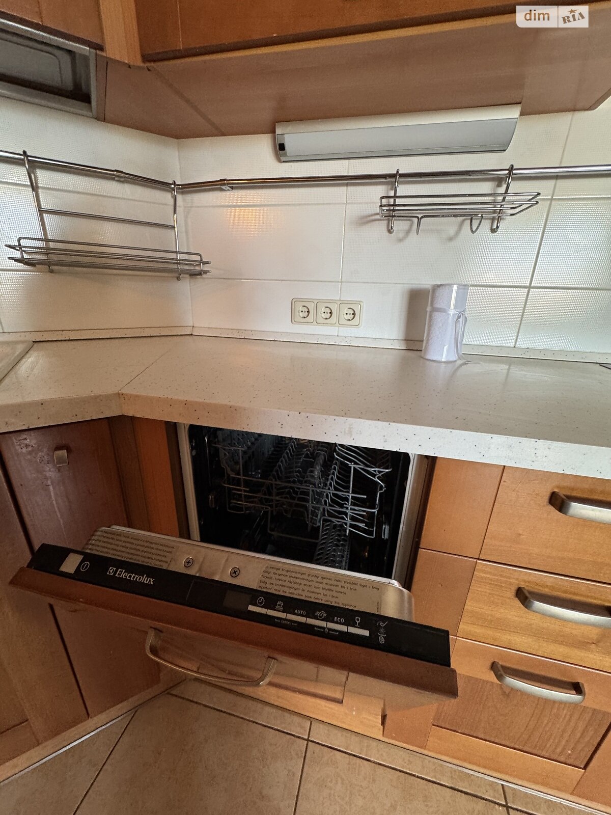 Продажа трехкомнатной квартиры в Киеве, на ул. Осенняя 33, район Беличи фото 1 Продажа трехкомнатной квартиры в Киеве, на ул. Осенняя 33, район Беличи фото 1