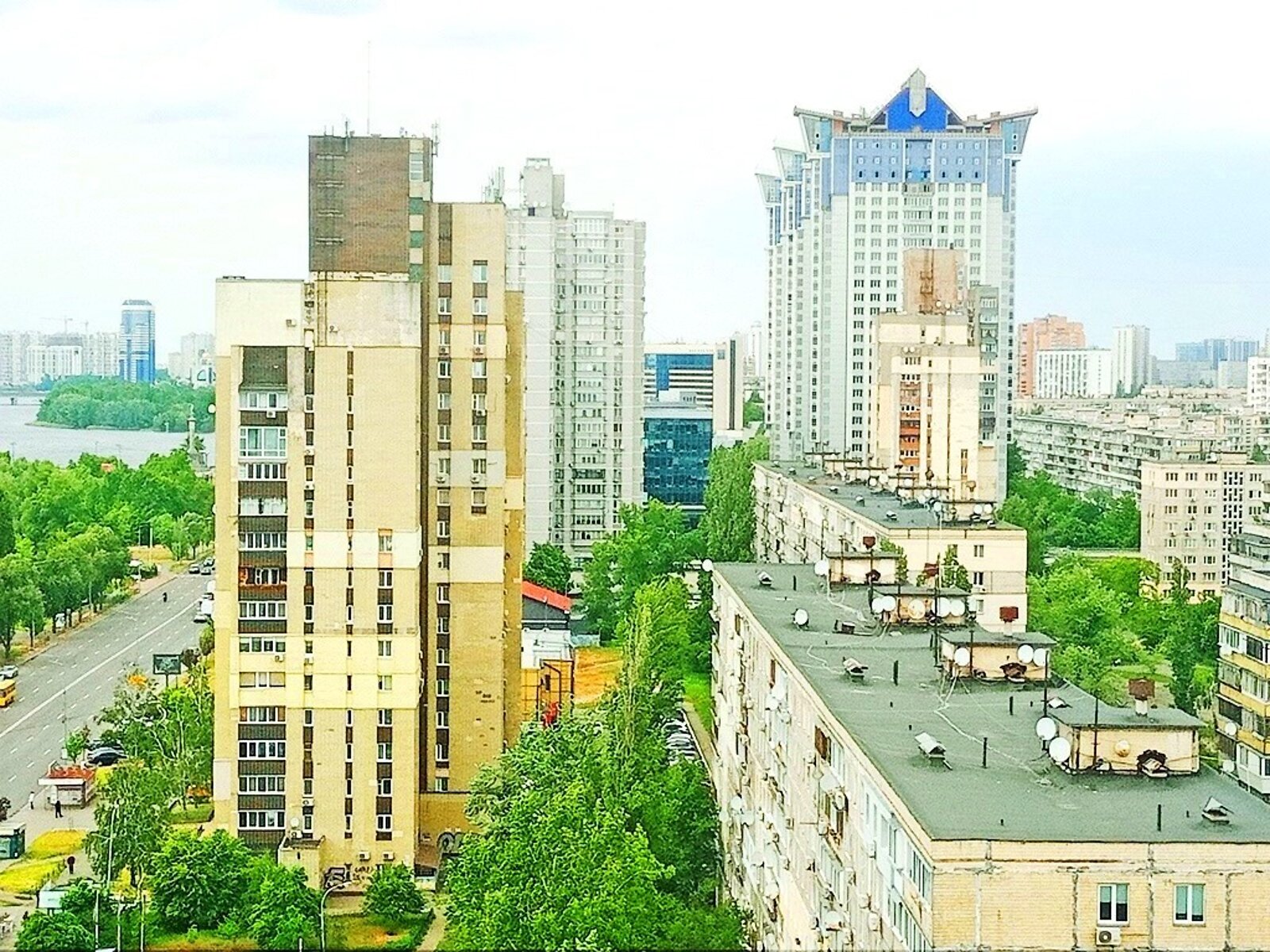 Продаж трикімнатної квартири в Києві, на наб. Дніпровська 13, район Березняки фото 1 Продаж трикімнатної квартири в Києві, на наб. Дніпровська 13, район Березняки фото 1