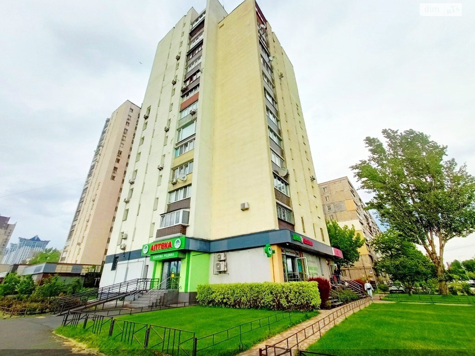 Продаж трикімнатної квартири в Києві, на наб. Дніпровська 13, район Березняки фото 1 Продаж трикімнатної квартири в Києві, на наб. Дніпровська 13, район Березняки фото 1