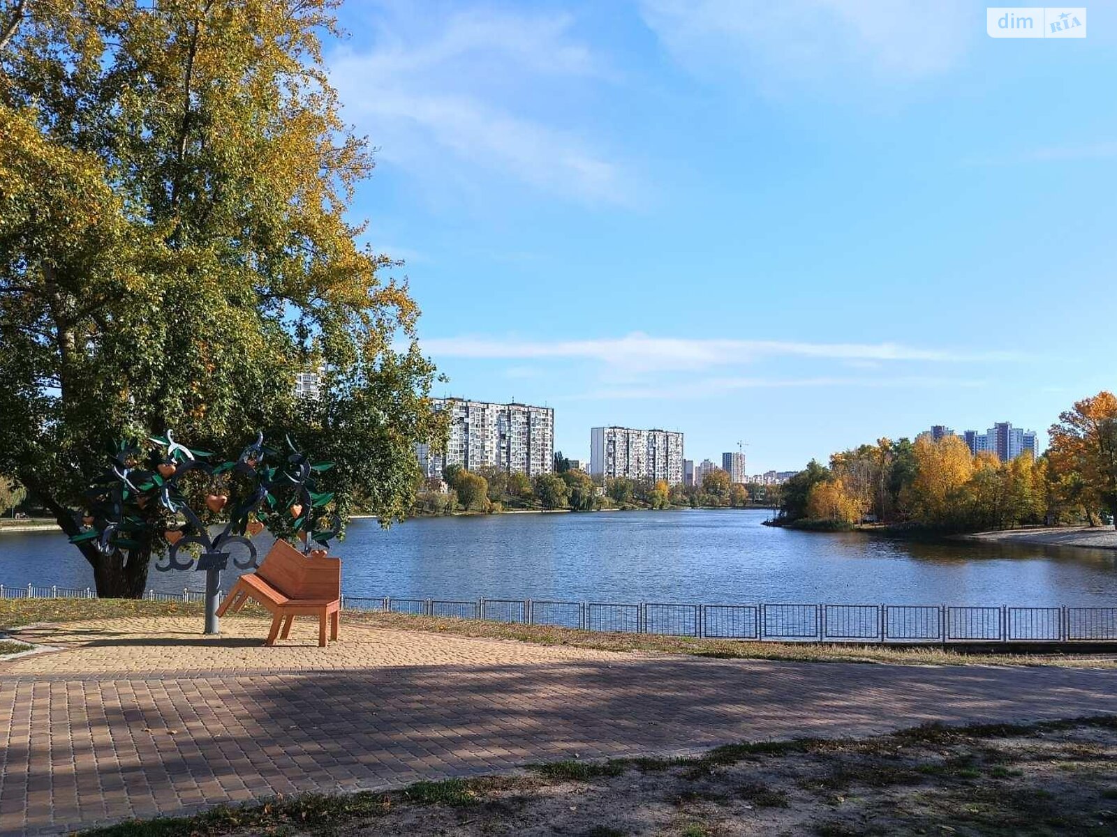 Продаж трикімнатної квартири в Києві, на просп. Павла Тичини 6, район Березняки фото 1