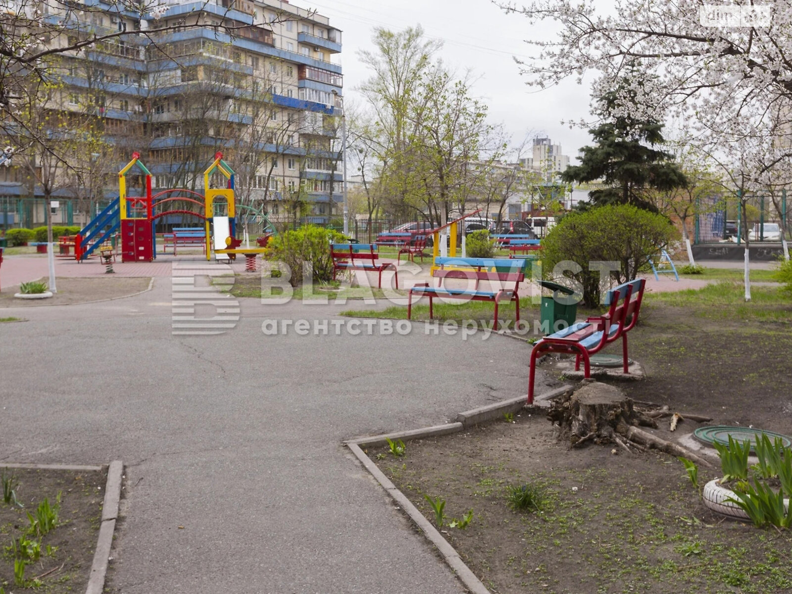 Продаж трикімнатної квартири в Києві, на просп. Павла Тичини 16/2, район Березняки фото 1 Продаж трикімнатної квартири в Києві, на просп. Павла Тичини 16/2, район Березняки фото 1