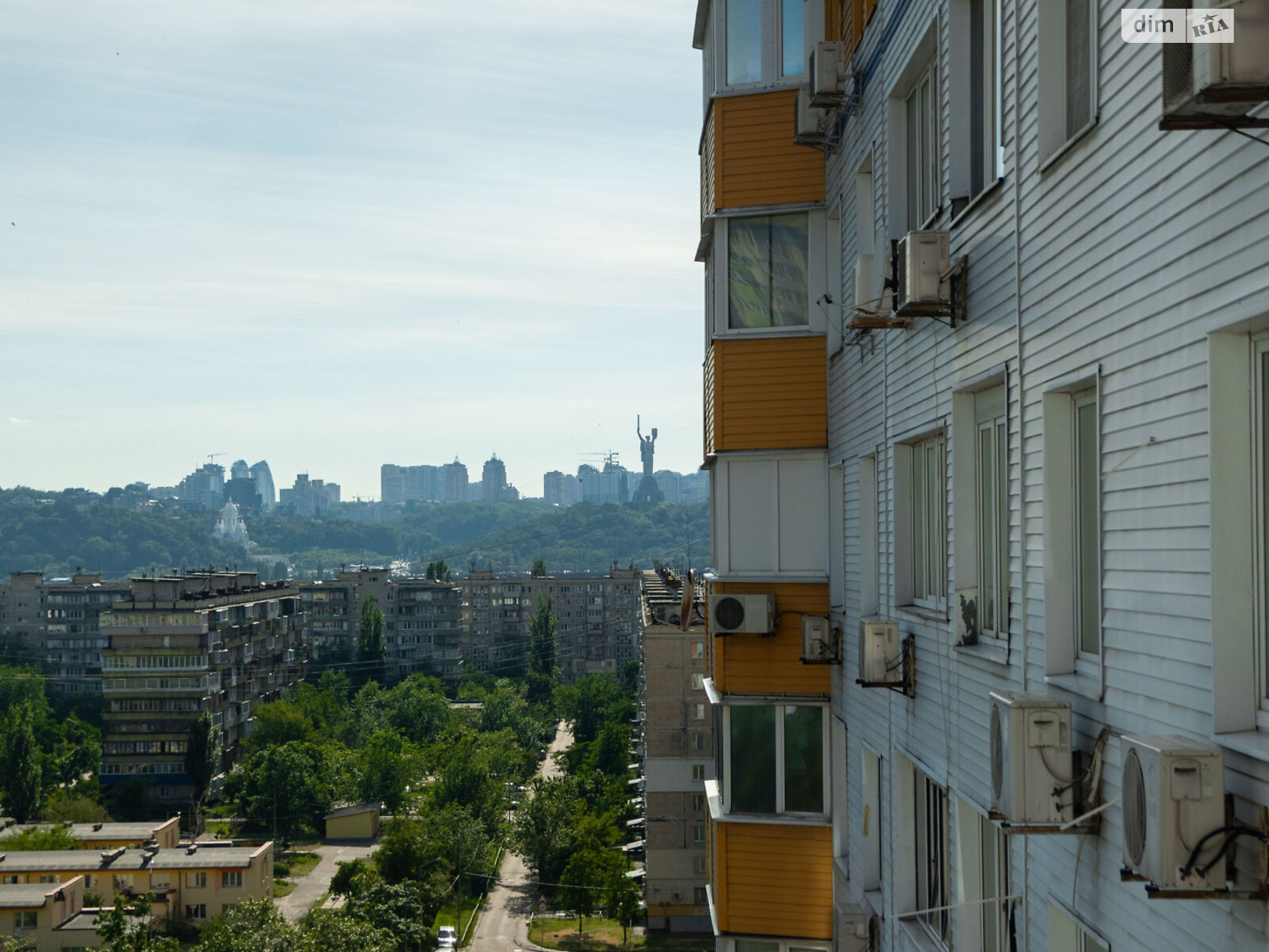 Продаж трикімнатної квартири в Києві, на просп. Павла Тичини 16/2, район Березняки фото 1 Продаж трикімнатної квартири в Києві, на просп. Павла Тичини 16/2, район Березняки фото 1