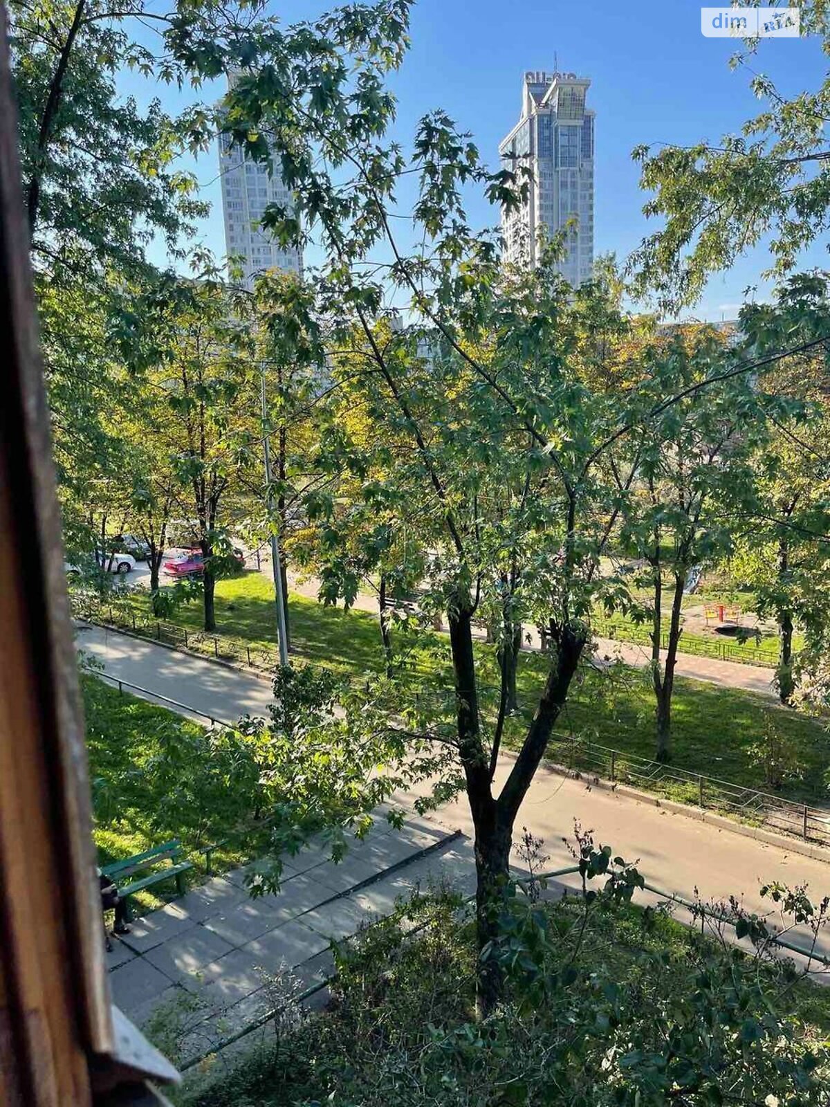 Продаж трикімнатної квартири в Києві, на просп. Павла Тичини 3, район Березняки фото 1