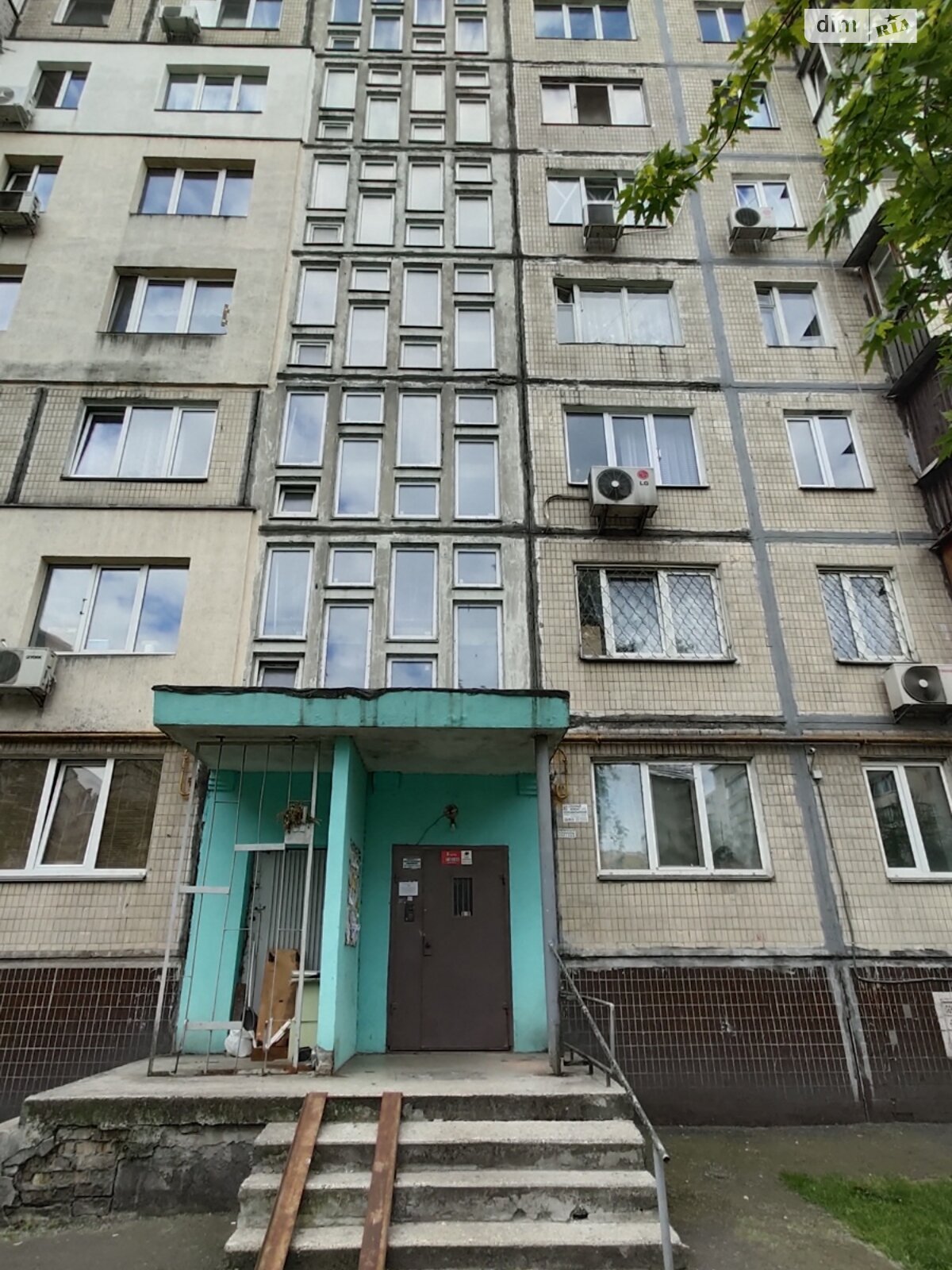 Продаж трикімнатної квартири в Києві, на вул. Юрія Шумського 10, район Березняки фото 1 Продаж трикімнатної квартири в Києві, на вул. Юрія Шумського 10, район Березняки фото 1