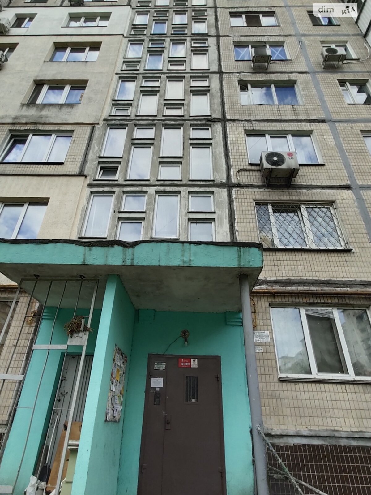 Продаж трикімнатної квартири в Києві, на вул. Юрія Шумського 10, район Березняки фото 1 Продаж трикімнатної квартири в Києві, на вул. Юрія Шумського 10, район Березняки фото 1
