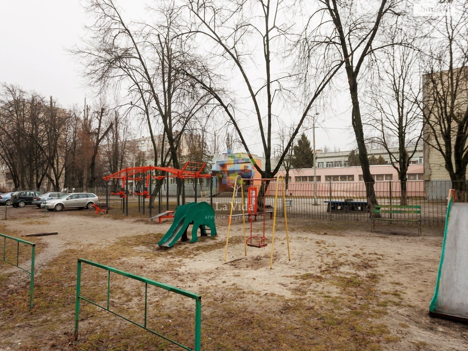 Продажа трехкомнатной квартиры в Киеве, на ул. Жмеринская 16, район Борщаговка фото 1 Продажа трехкомнатной квартиры в Киеве, на ул. Жмеринская 16, район Борщаговка фото 1