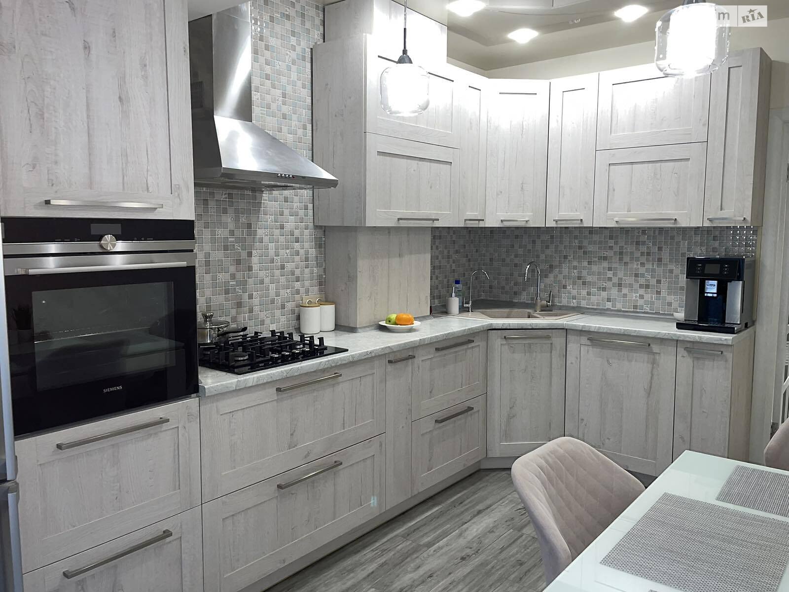 Продажа трехкомнатной квартиры в Киеве, на ул. Радистов 34 корпус 2, район Быковня фото 1