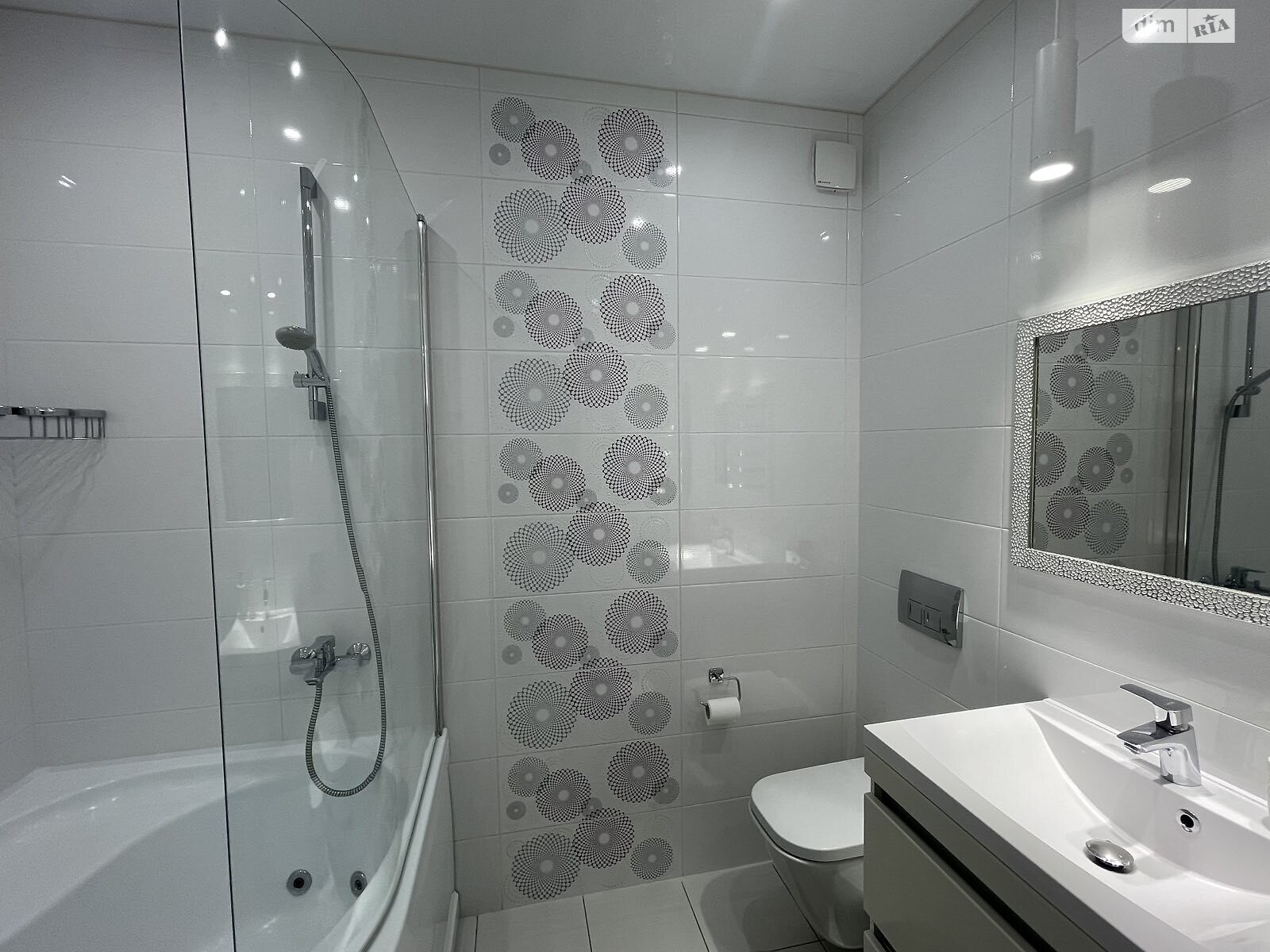 Продажа трехкомнатной квартиры в Киеве, на ул. Радистов 34 корпус 2, район Быковня фото 1