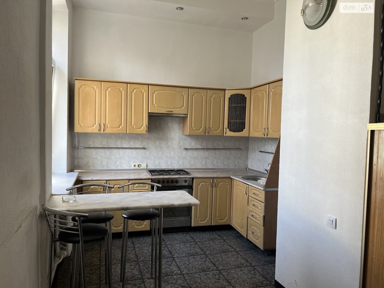 Продаж трикімнатної квартири в Києві, на вул. Басейна 12, кв. 24, район Черепанова гора фото 1 Продаж трикімнатної квартири в Києві, на вул. Басейна 12, кв. 24, район Черепанова гора фото 1