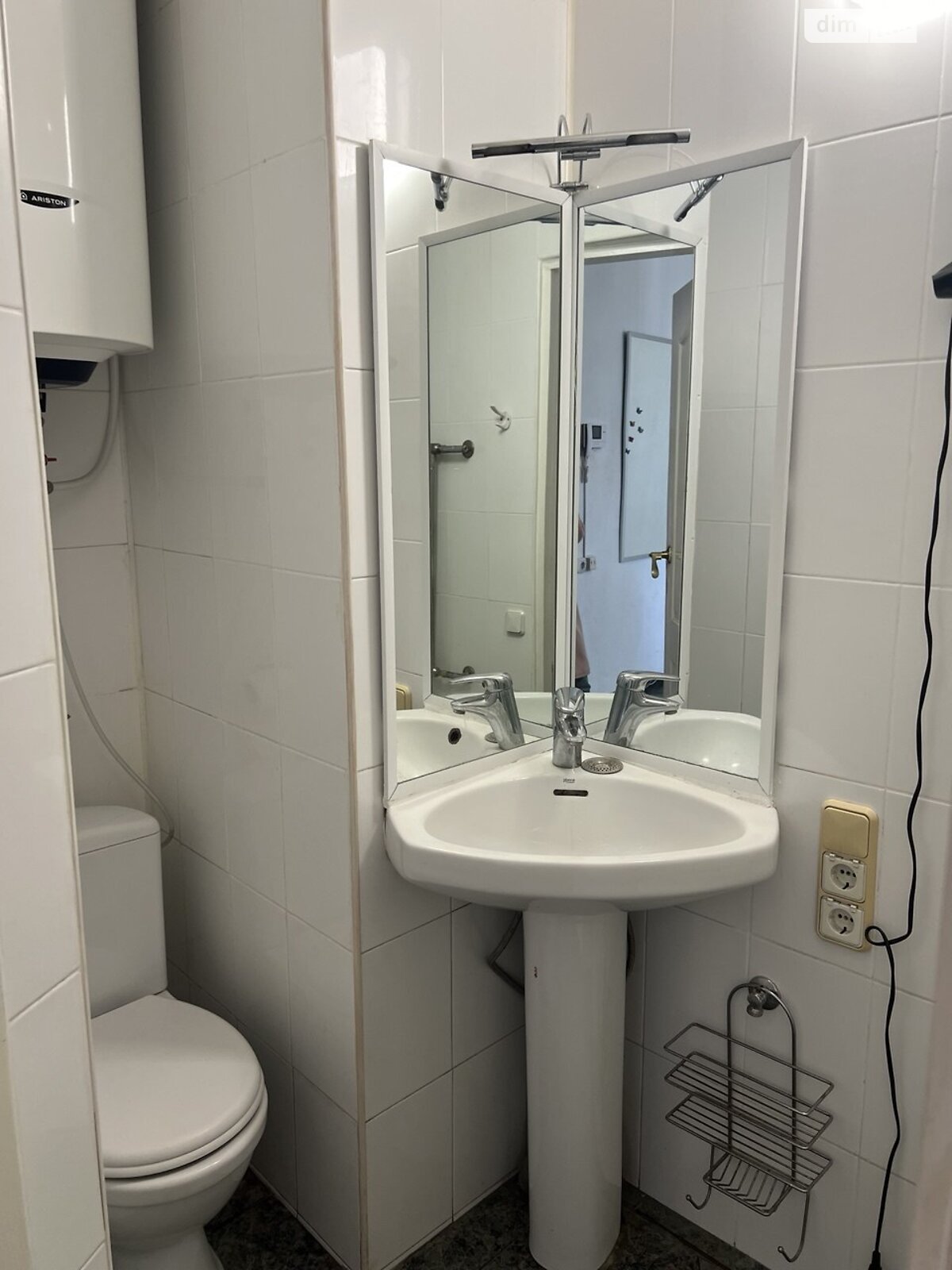 Продаж трикімнатної квартири в Києві, на вул. Басейна 12, кв. 24, район Черепанова гора фото 1 Продаж трикімнатної квартири в Києві, на вул. Басейна 12, кв. 24, район Черепанова гора фото 1