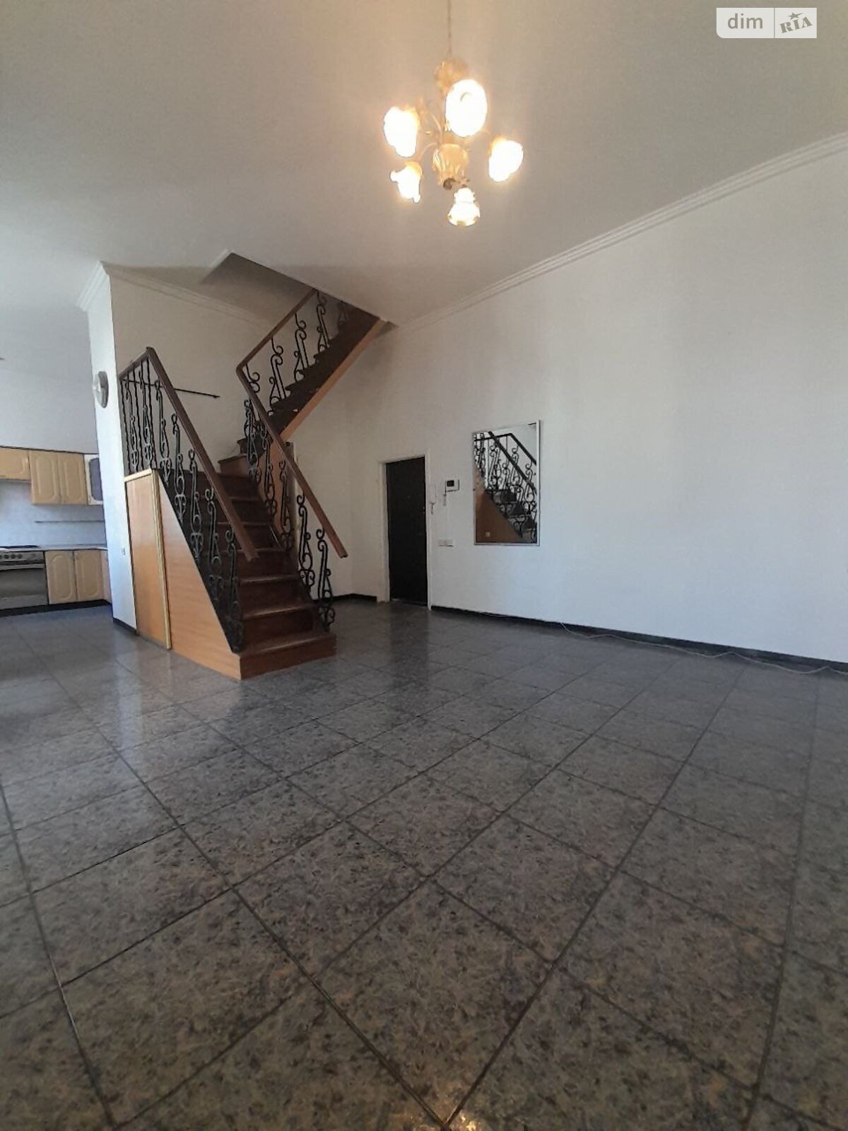 Продаж трикімнатної квартири в Києві, на вул. Басейна 12, кв. 24, район Черепанова гора фото 1 Продаж трикімнатної квартири в Києві, на вул. Басейна 12, кв. 24, район Черепанова гора фото 1