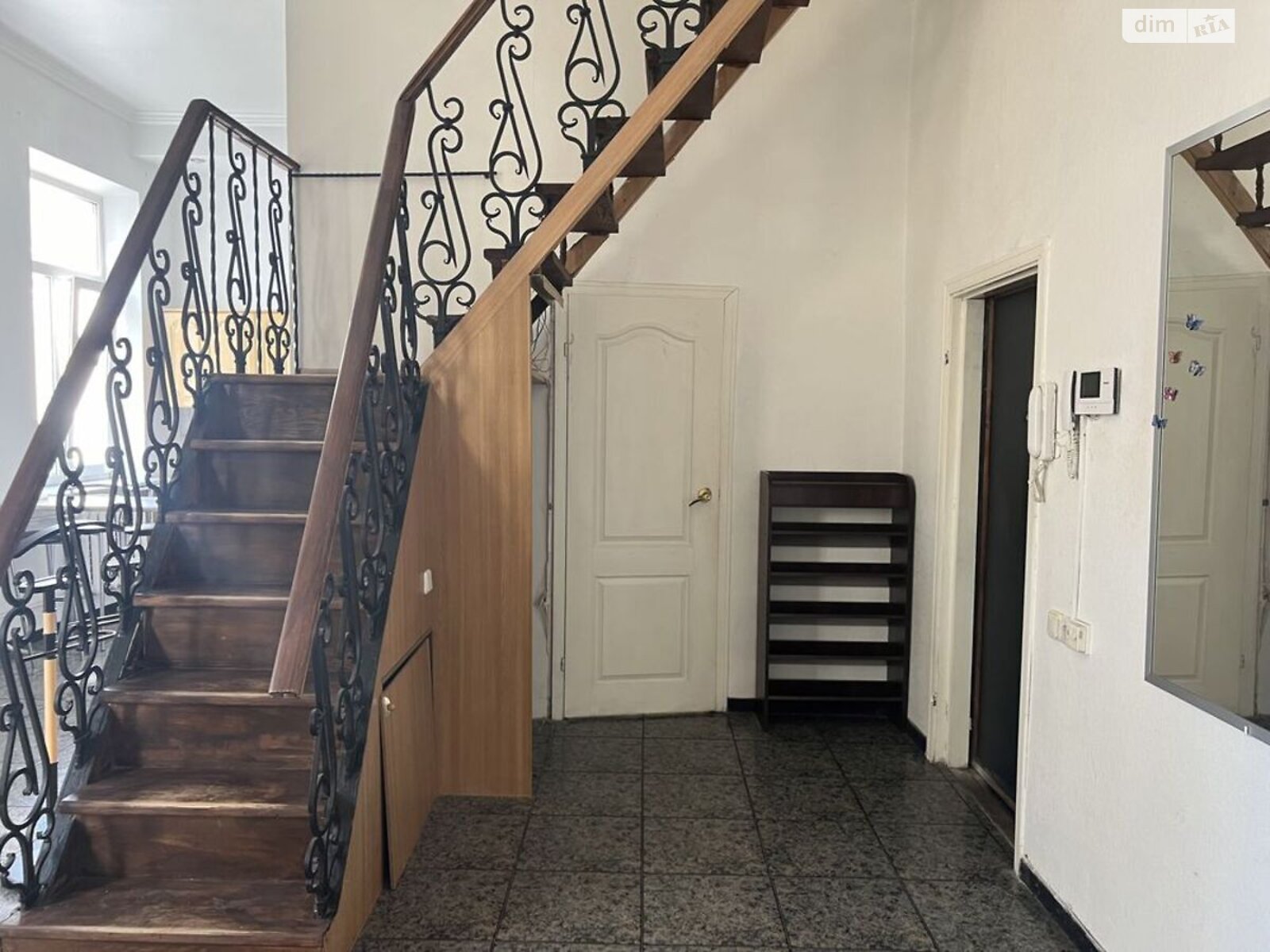 Продаж чотирикімнатної квартири в Києві, на вул. Басейна 12, район Черепанова гора фото 1 Продаж чотирикімнатної квартири в Києві, на вул. Басейна 12, район Черепанова гора фото 1
