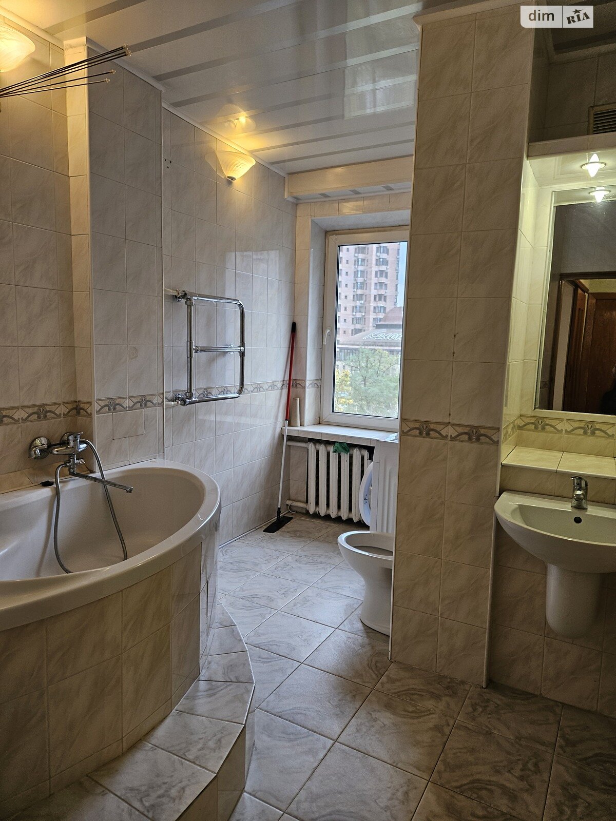 Продажа трехкомнатной квартиры в Киеве, на ул. Генерала Алмазова 14, район Рождественская фото 1 Продажа трехкомнатной квартиры в Киеве, на ул. Генерала Алмазова 14, район Рождественская фото 1