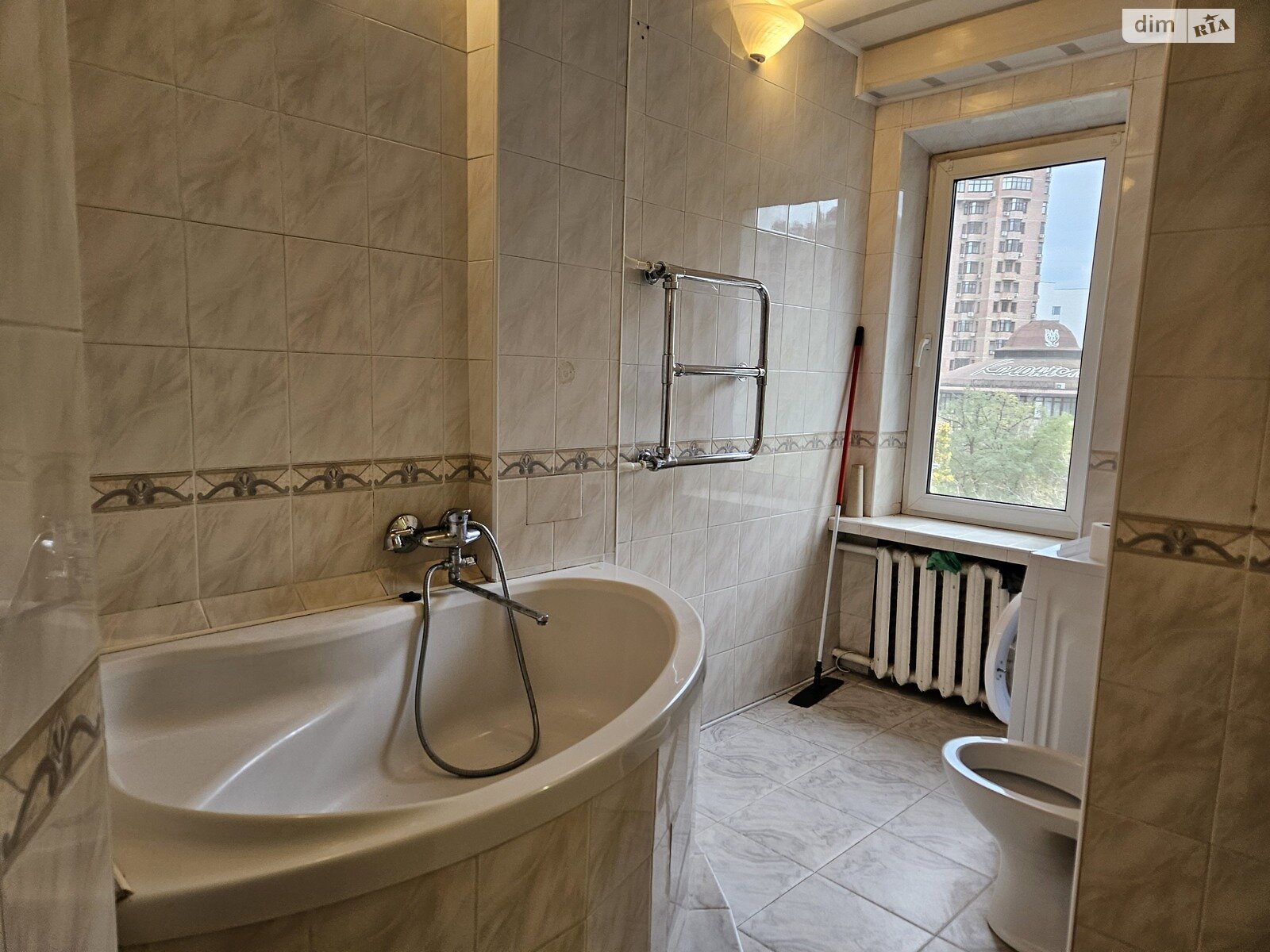 Продажа трехкомнатной квартиры в Киеве, на ул. Генерала Алмазова 14, район Рождественская фото 1 Продажа трехкомнатной квартиры в Киеве, на ул. Генерала Алмазова 14, район Рождественская фото 1