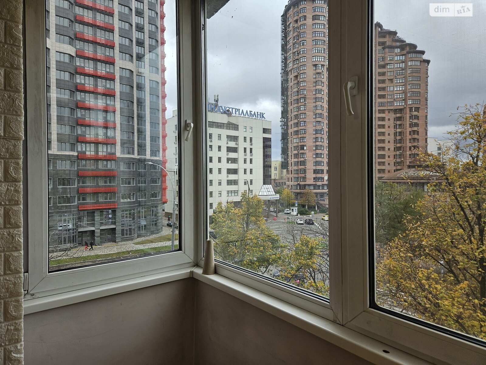 Продажа трехкомнатной квартиры в Киеве, на ул. Генерала Алмазова 14, район Рождественская фото 1 Продажа трехкомнатной квартиры в Киеве, на ул. Генерала Алмазова 14, район Рождественская фото 1