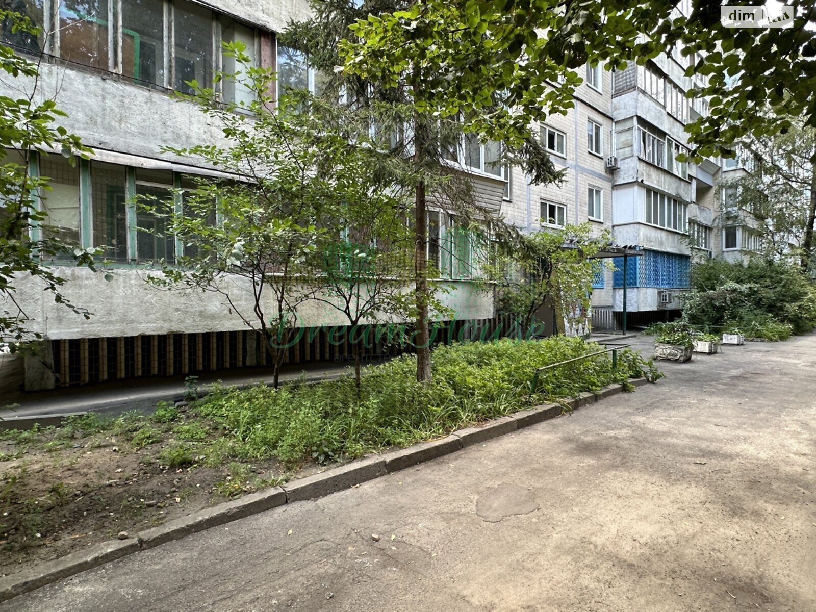 Продажа трехкомнатной квартиры в Киеве, на ул. Коновальца Евгения 37, район Черепанова гора фото 1 Продажа трехкомнатной квартиры в Киеве, на ул. Коновальца Евгения 37, район Черепанова гора фото 1