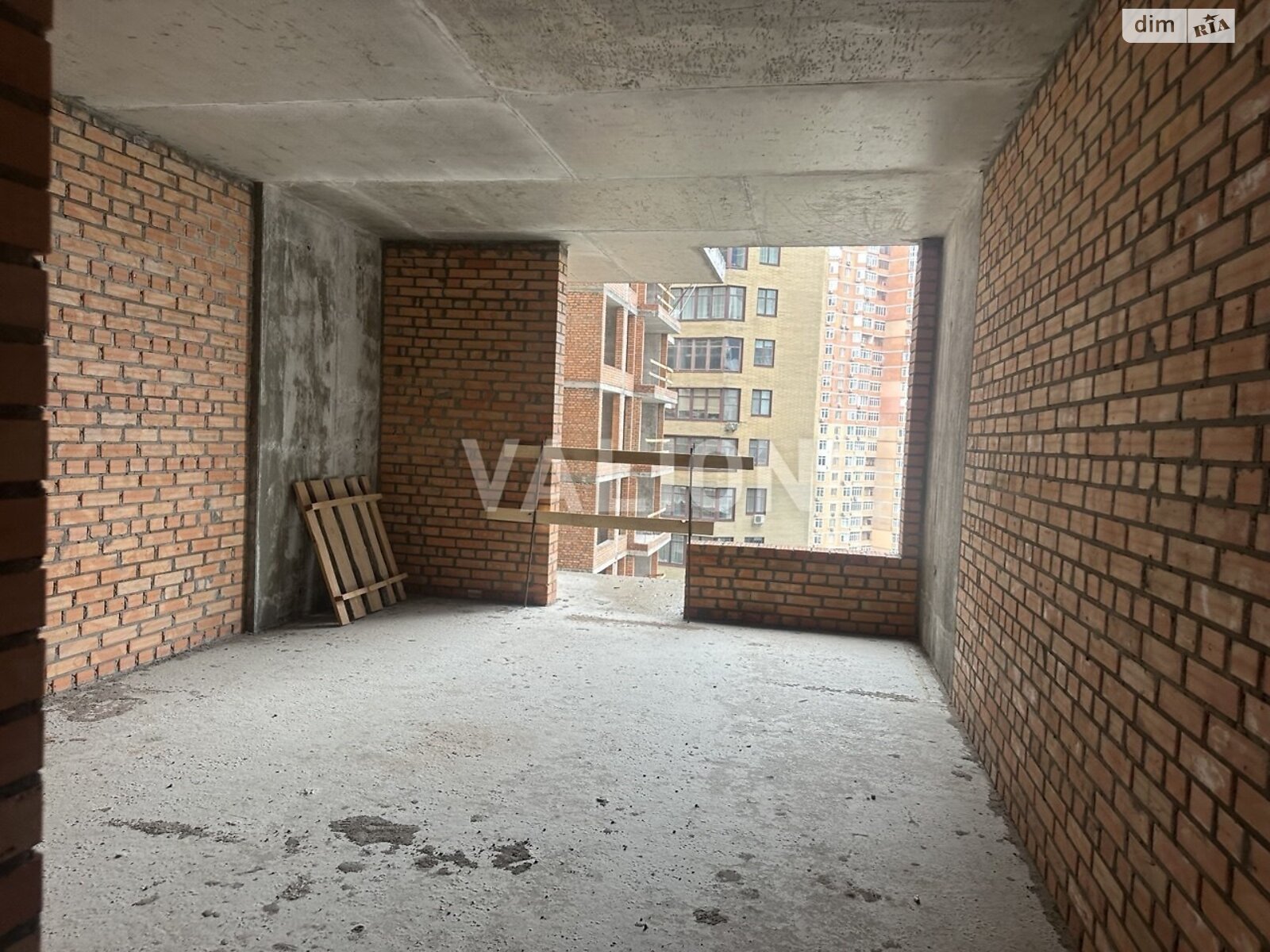 Продажа трехкомнатной квартиры в Киеве, на ул. Коновальца Евгения 30, район Черепанова гора фото 1 Продажа трехкомнатной квартиры в Киеве, на ул. Коновальца Евгения 30, район Черепанова гора фото 1