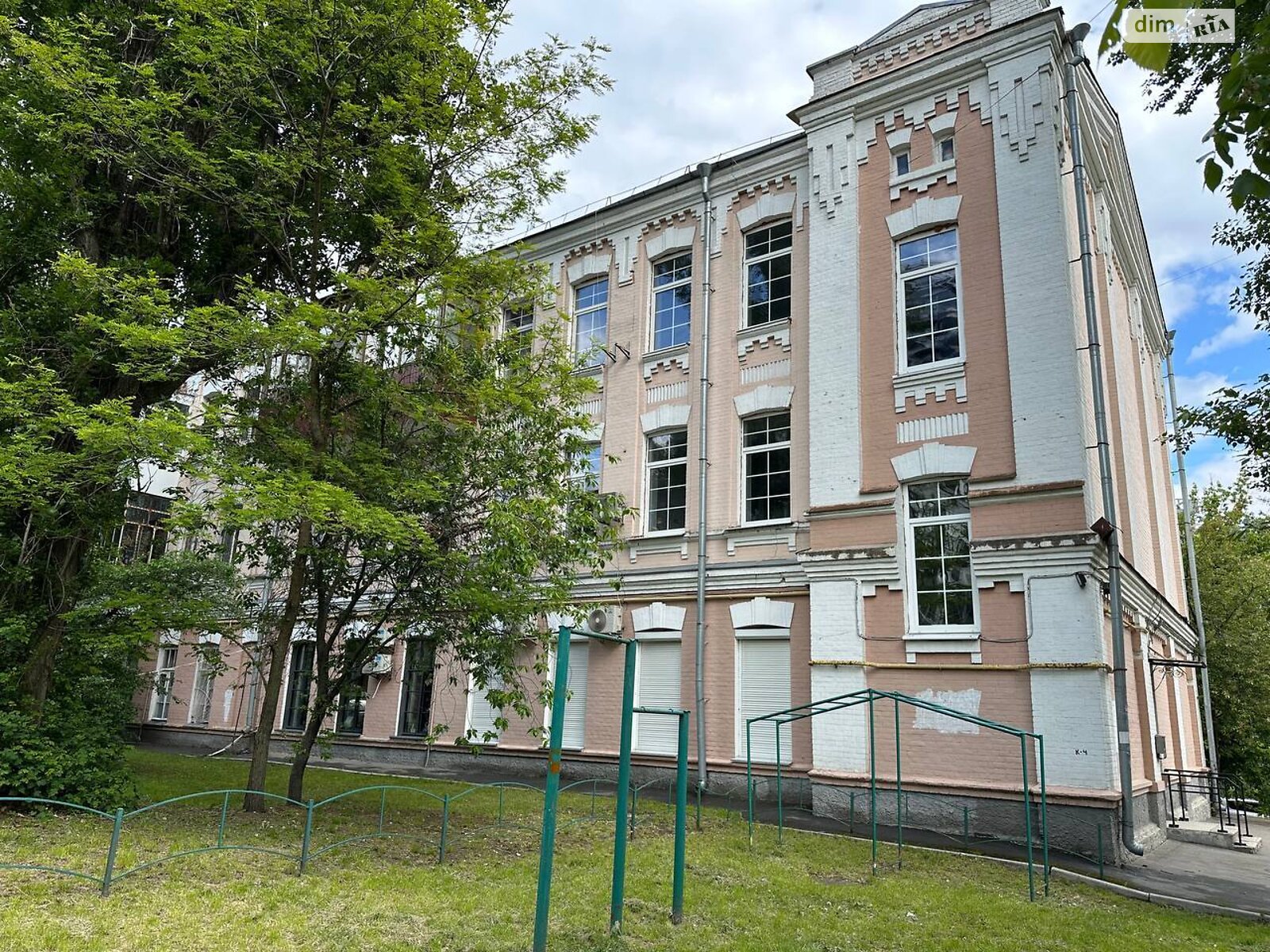 Продажа трехкомнатной квартиры в Киеве, на ул. Коновальца Евгения 17, район Черепанова гора фото 1 Продажа трехкомнатной квартиры в Киеве, на ул. Коновальца Евгения 17, район Черепанова гора фото 1
