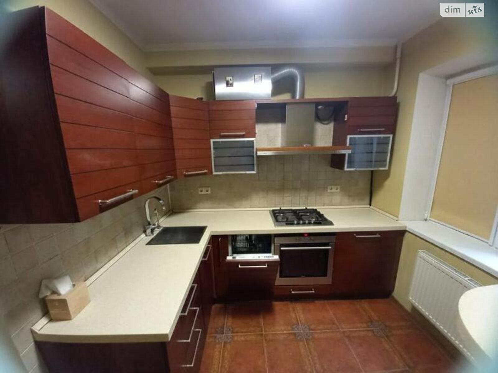 Продажа трехкомнатной квартиры в Киеве, на ул. Коновальца Евгения 35, район Черепанова гора фото 1 Продажа трехкомнатной квартиры в Киеве, на ул. Коновальца Евгения 35, район Черепанова гора фото 1