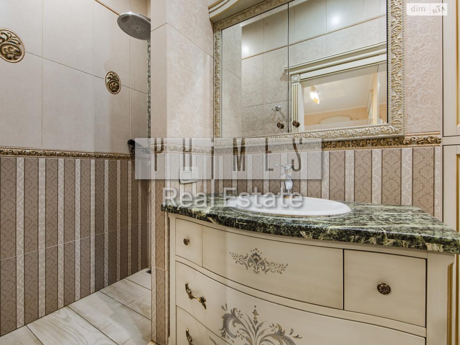 Продажа трехкомнатной квартиры в Киеве, на пер. Лабораторный 6, район Черепанова гора фото 1 Продажа трехкомнатной квартиры в Киеве, на пер. Лабораторный 6, район Черепанова гора фото 1