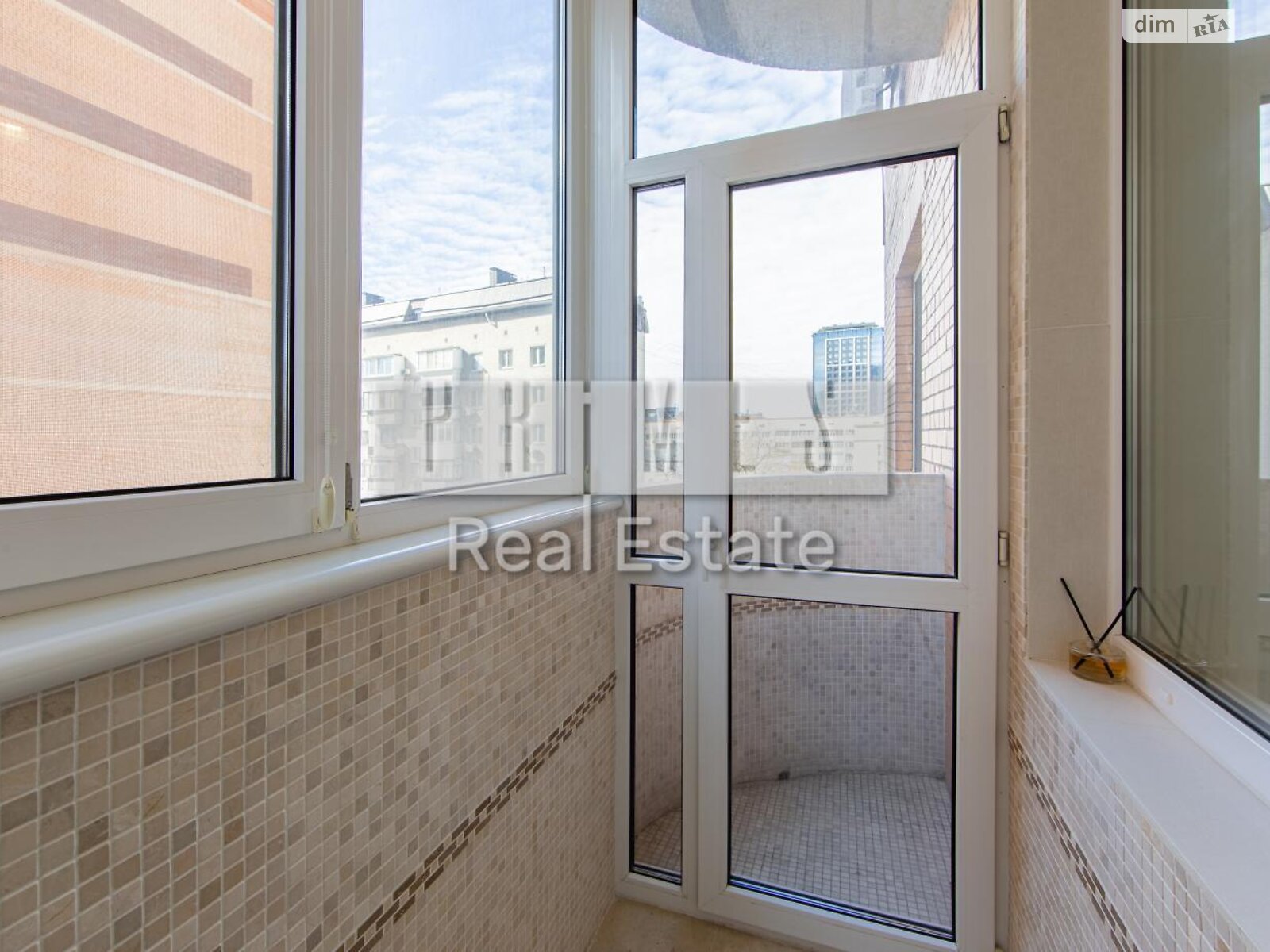 Продажа трехкомнатной квартиры в Киеве, на пер. Лабораторный 6, район Черепанова гора фото 1 Продажа трехкомнатной квартиры в Киеве, на пер. Лабораторный 6, район Черепанова гора фото 1