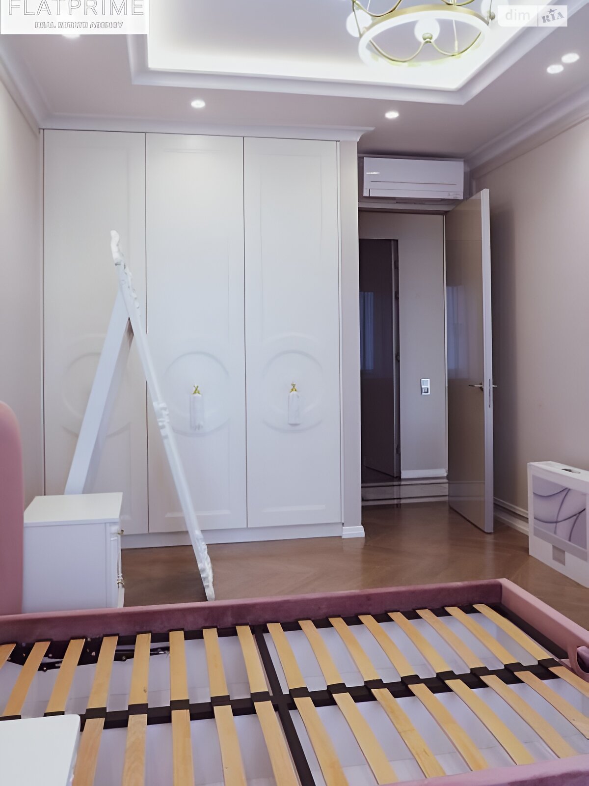 Продажа трехкомнатной квартиры в Киеве, на пер. Лабораторный 7, район Черепанова гора фото 1 Продажа трехкомнатной квартиры в Киеве, на пер. Лабораторный 7, район Черепанова гора фото 1