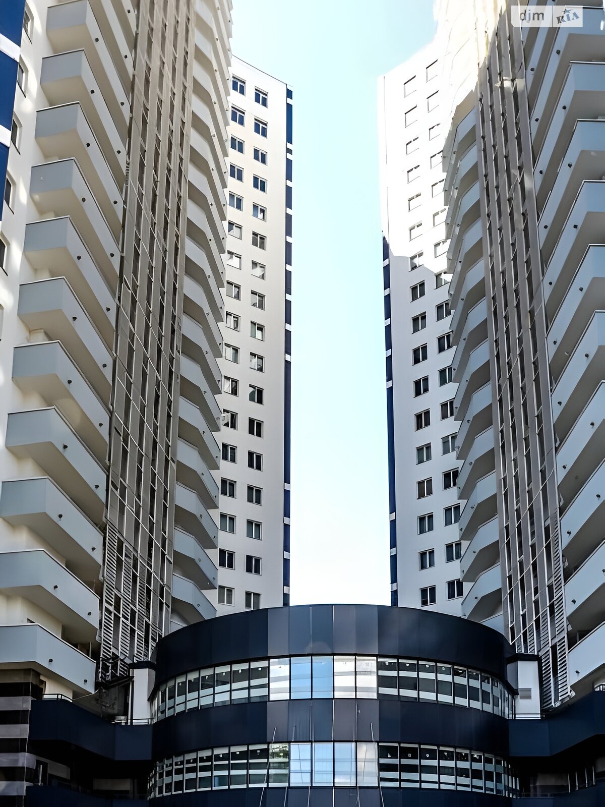 Продажа трехкомнатной квартиры в Киеве, на пер. Лабораторный 7, район Черепанова гора фото 1 Продажа трехкомнатной квартиры в Киеве, на пер. Лабораторный 7, район Черепанова гора фото 1