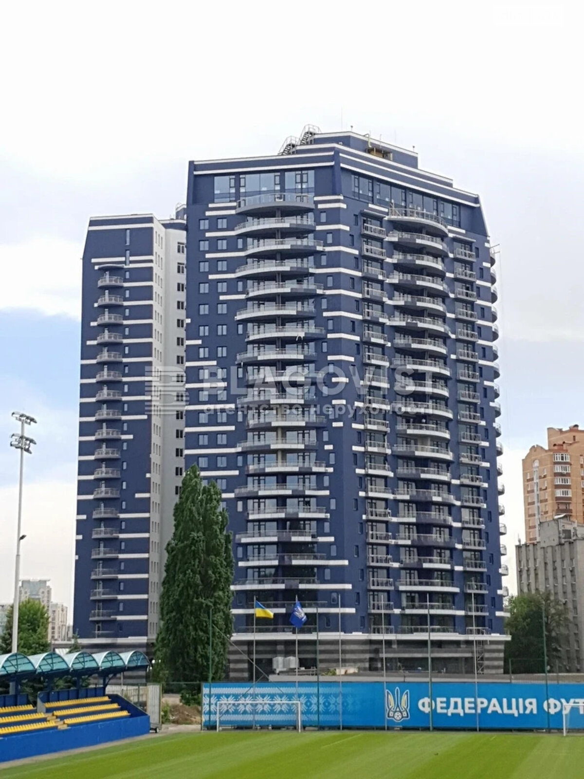 Продажа трехкомнатной квартиры в Киеве, на пер. Лабораторный 7, район Черепанова гора фото 1 Продажа трехкомнатной квартиры в Киеве, на пер. Лабораторный 7, район Черепанова гора фото 1