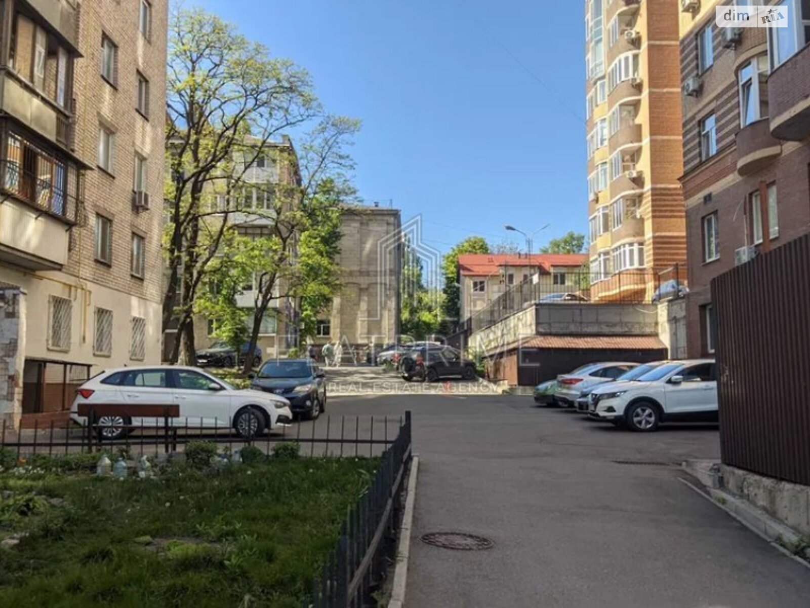 Продаж двокімнатної квартири в Києві, на пров. Лабораторний 4, район Черепанова гора фото 1 Продаж двокімнатної квартири в Києві, на пров. Лабораторний 4, район Черепанова гора фото 1