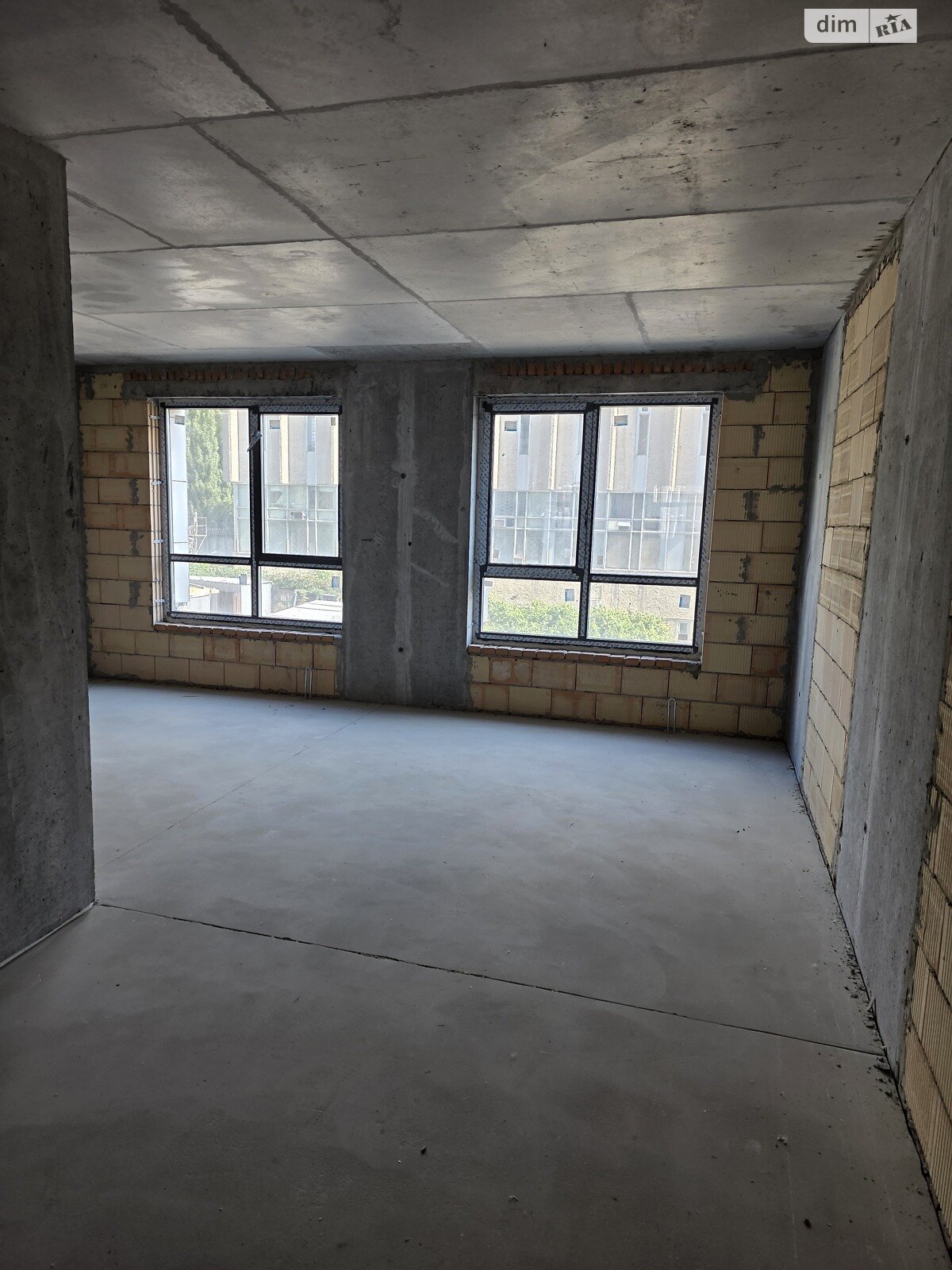 Продаж трикімнатної квартири в Києві, на вул. Предславинська, район Черепанова гора фото 1 Продаж трикімнатної квартири в Києві, на вул. Предславинська, район Черепанова гора фото 1