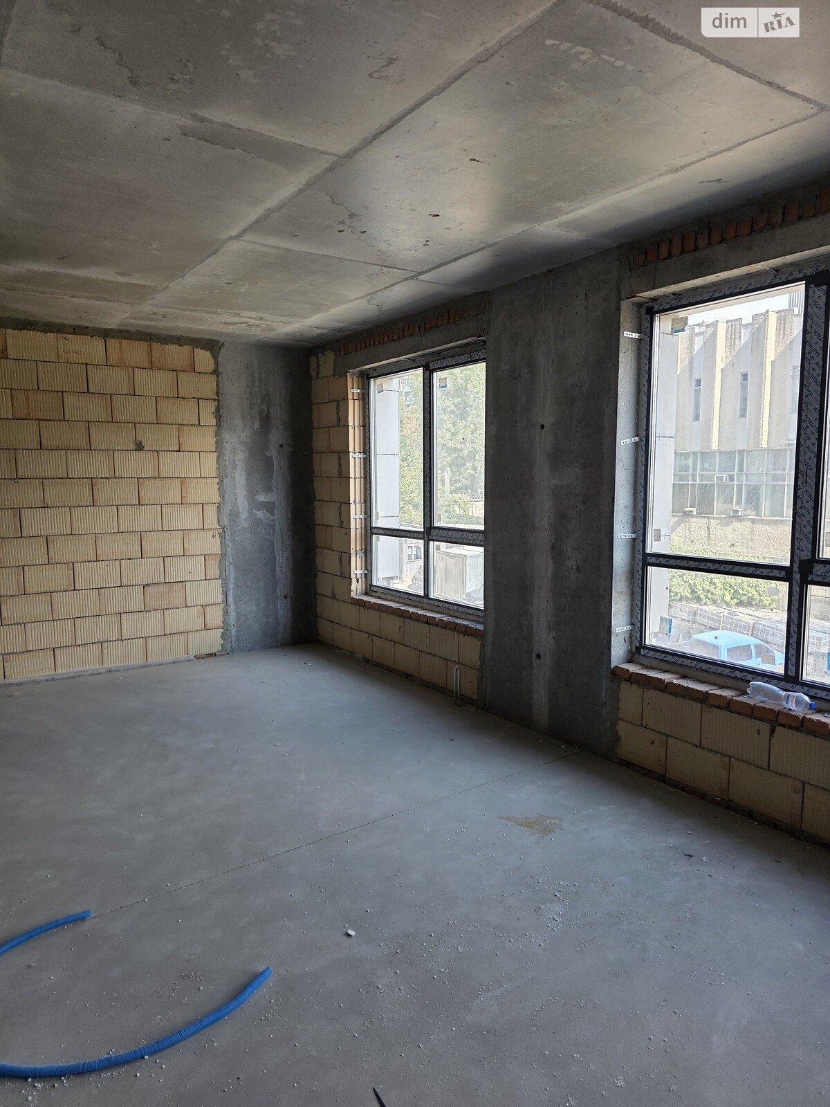 Продаж трикімнатної квартири в Києві, на вул. Предславинська, район Черепанова гора фото 1 Продаж трикімнатної квартири в Києві, на вул. Предславинська, район Черепанова гора фото 1