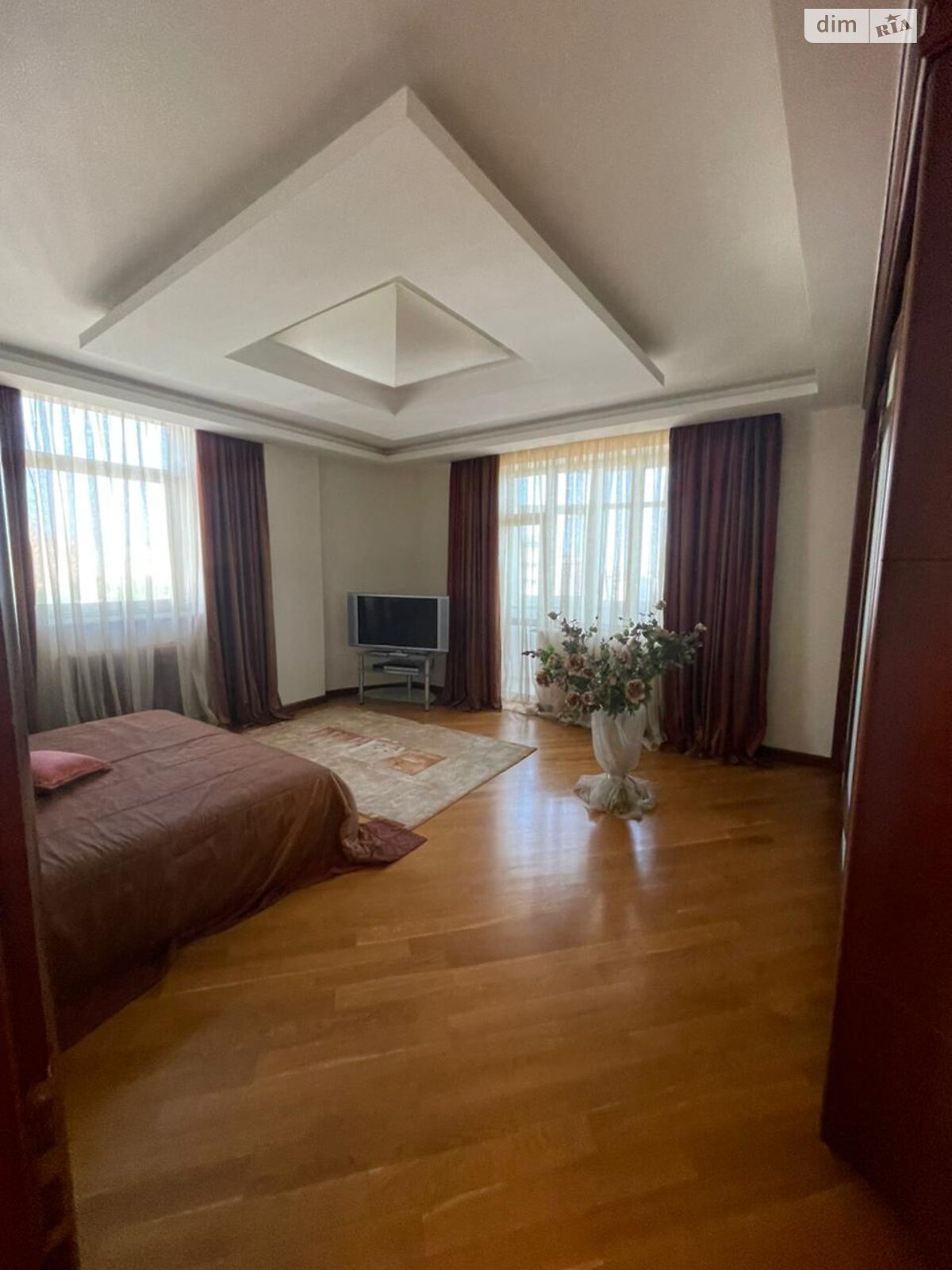 Продаж чотирикімнатної квартири в Києві, на вул. Предславинська 31/11, район Черепанова гора фото 1 Продаж чотирикімнатної квартири в Києві, на вул. Предславинська 31/11, район Черепанова гора фото 1