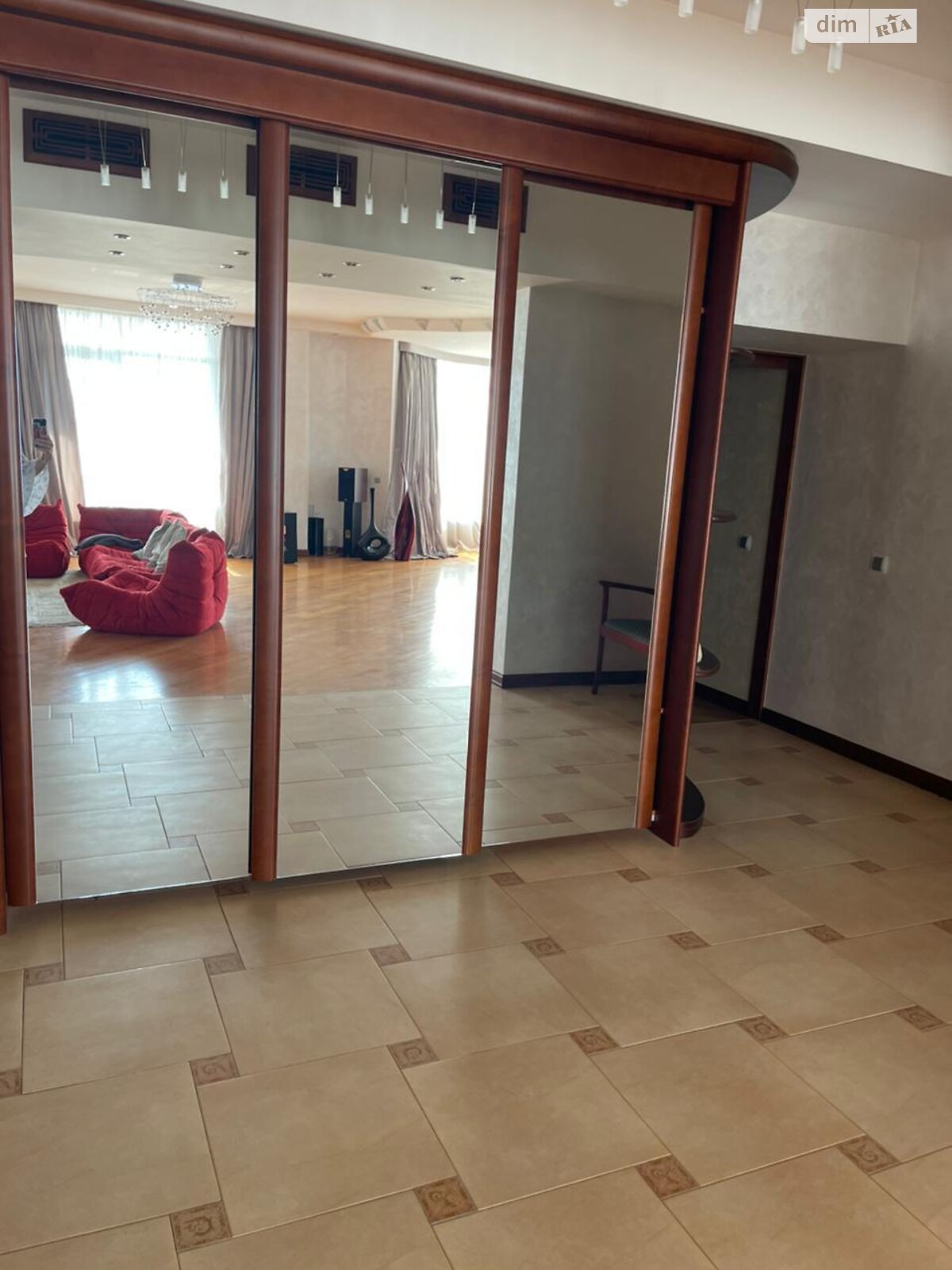 Продаж чотирикімнатної квартири в Києві, на вул. Предславинська 31/11, район Черепанова гора фото 1 Продаж чотирикімнатної квартири в Києві, на вул. Предславинська 31/11, район Черепанова гора фото 1