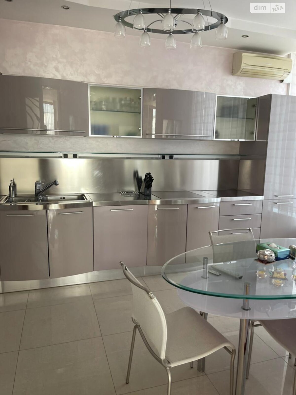 Продаж чотирикімнатної квартири в Києві, на вул. Предславинська 31/11, район Черепанова гора фото 1 Продаж чотирикімнатної квартири в Києві, на вул. Предславинська 31/11, район Черепанова гора фото 1