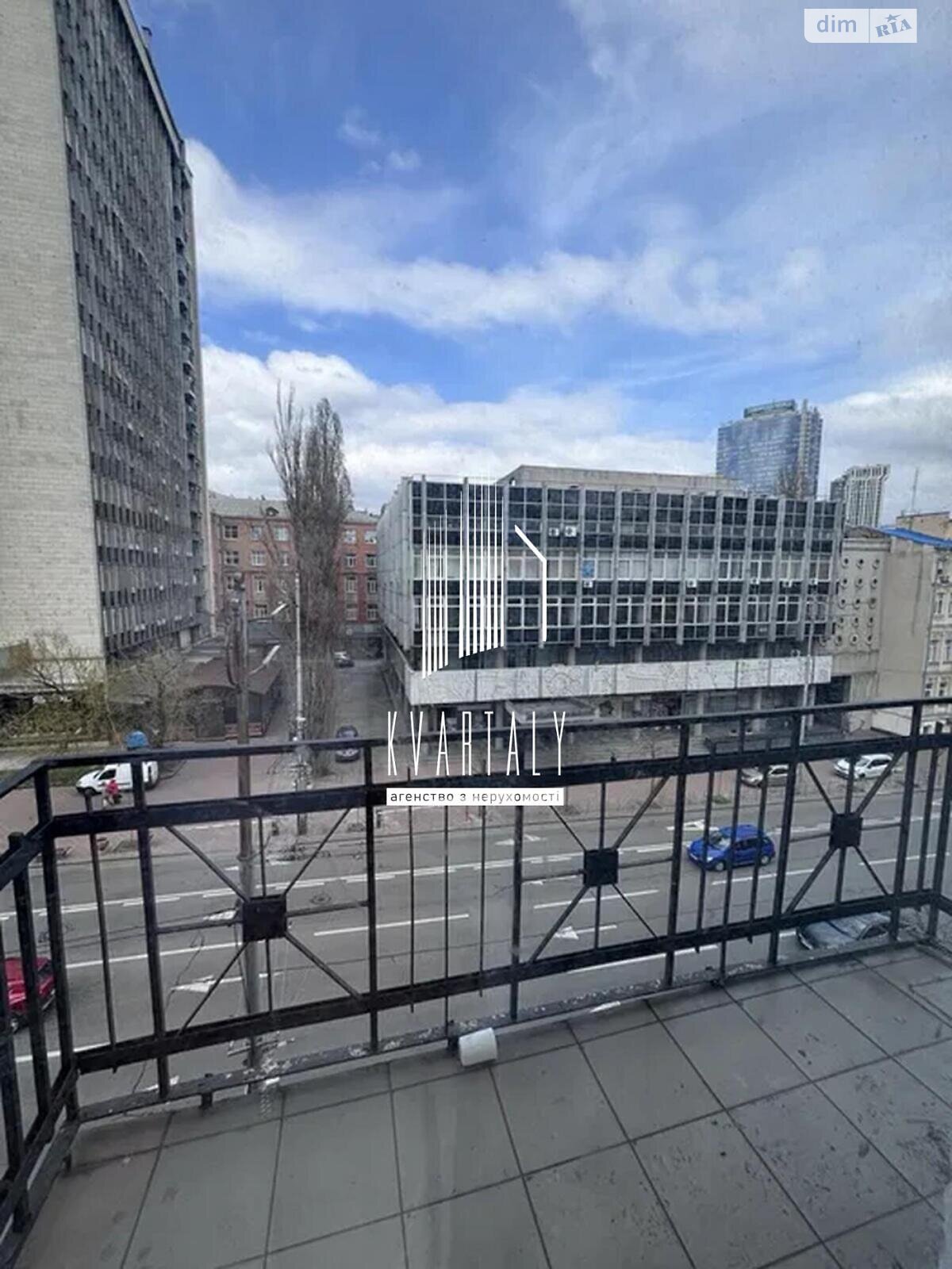Продаж трикімнатної квартири в Києві, на вул. Саксаганського 9, район Черепанова гора фото 1 Продаж трикімнатної квартири в Києві, на вул. Саксаганського 9, район Черепанова гора фото 1