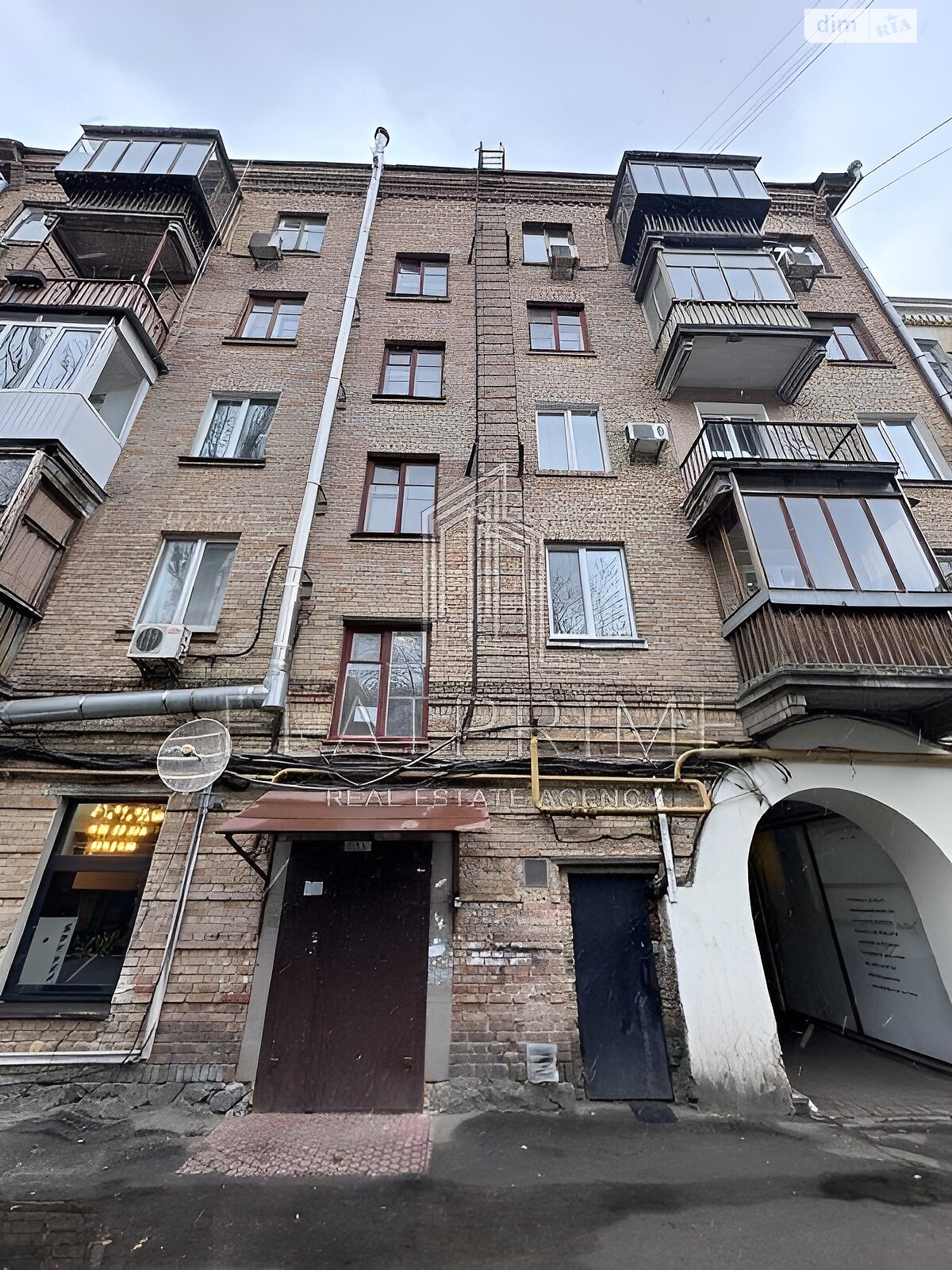 Продажа трехкомнатной квартиры в Киеве, на ул. Шота Руставели 10, район Черепанова гора фото 1 Продажа трехкомнатной квартиры в Киеве, на ул. Шота Руставели 10, район Черепанова гора фото 1