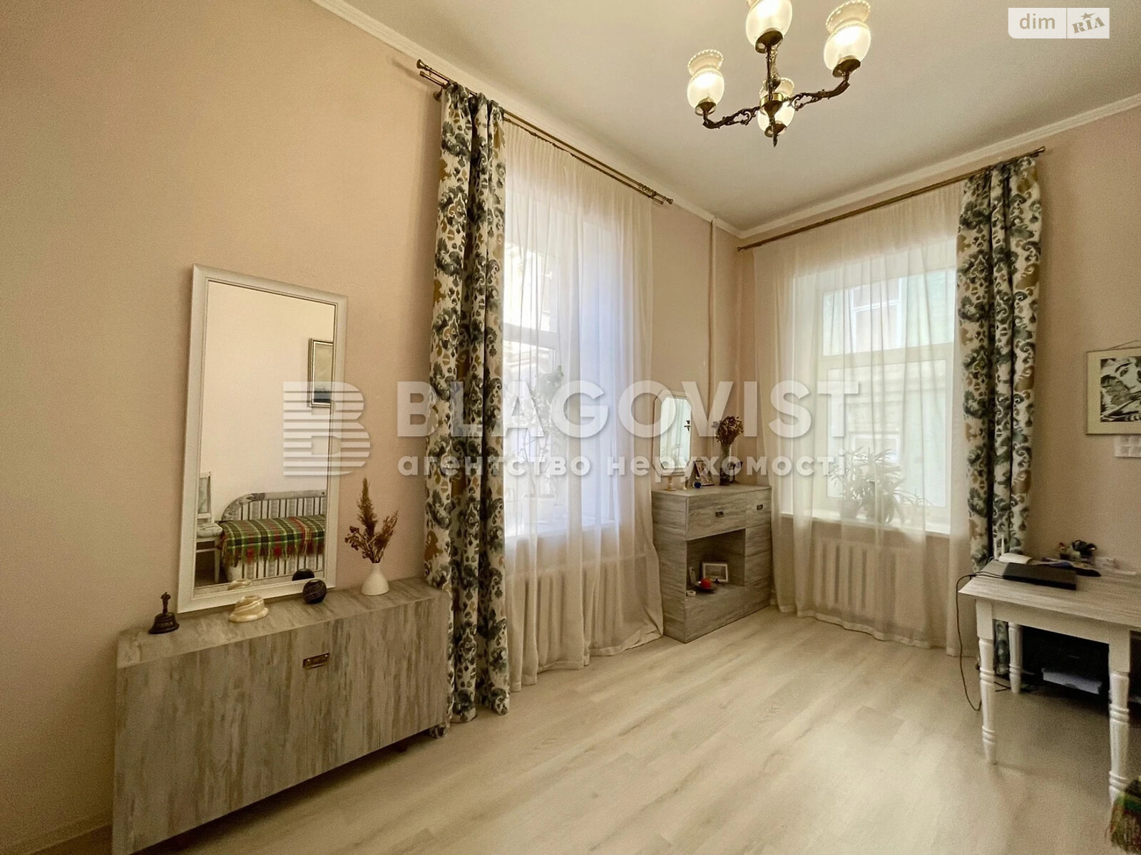 Продажа трехкомнатной квартиры в Киеве, на ул. Шота Руставели 32, район Черепанова гора фото 1 Продажа трехкомнатной квартиры в Киеве, на ул. Шота Руставели 32, район Черепанова гора фото 1