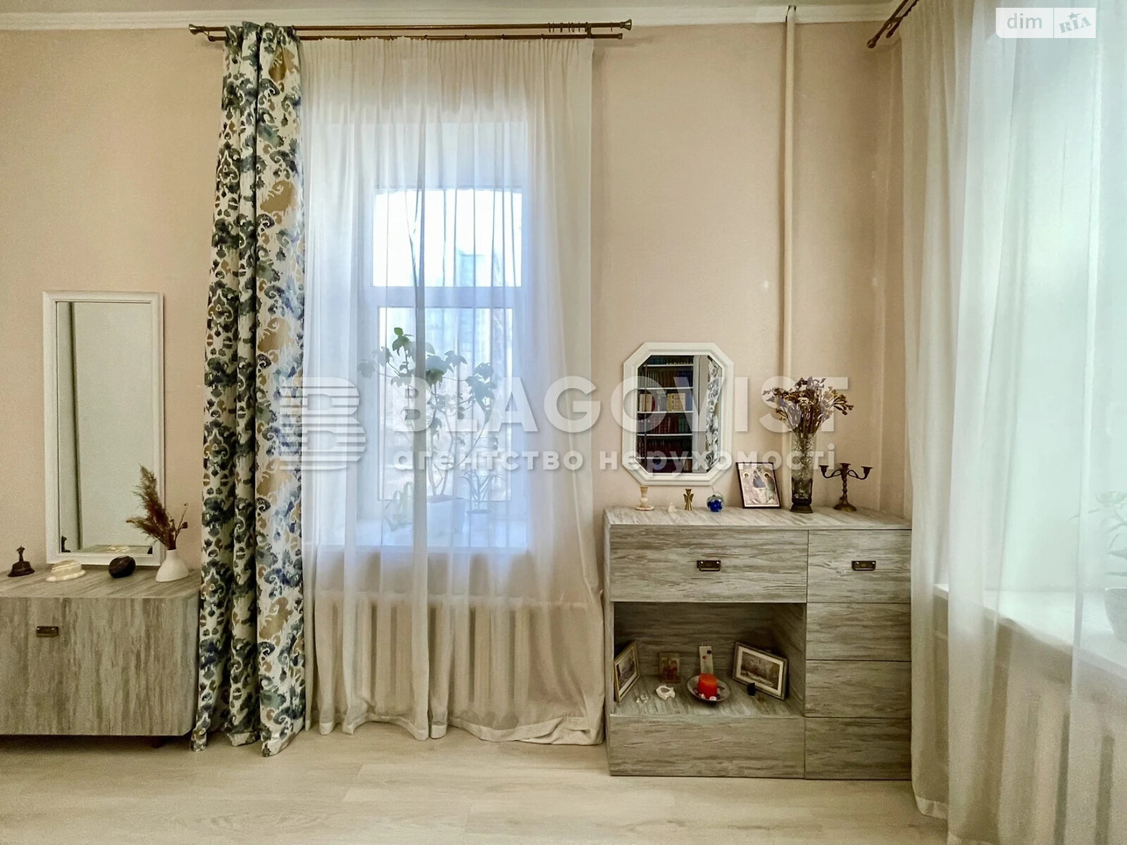 Продажа трехкомнатной квартиры в Киеве, на ул. Шота Руставели 32, район Черепанова гора фото 1 Продажа трехкомнатной квартиры в Киеве, на ул. Шота Руставели 32, район Черепанова гора фото 1