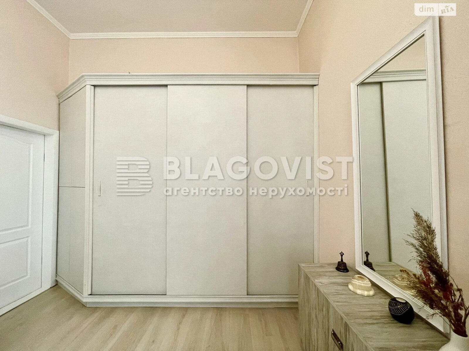 Продажа трехкомнатной квартиры в Киеве, на ул. Шота Руставели 32, район Черепанова гора фото 1 Продажа трехкомнатной квартиры в Киеве, на ул. Шота Руставели 32, район Черепанова гора фото 1