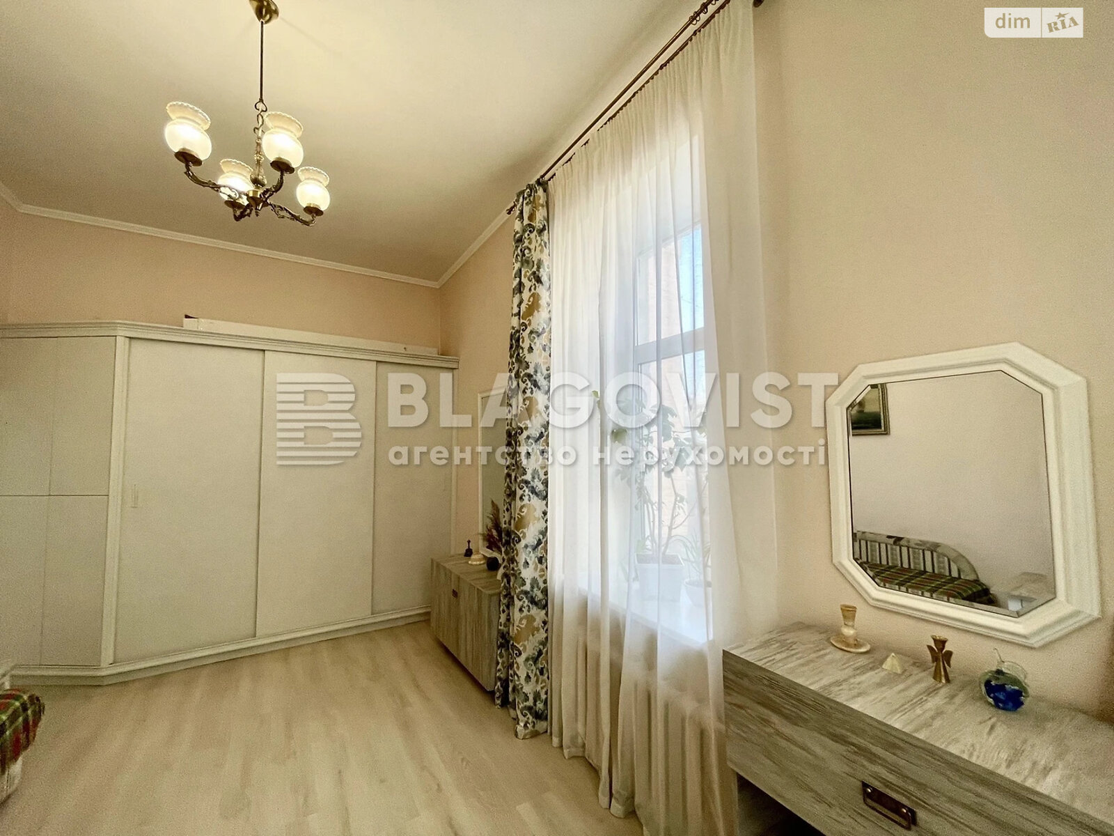 Продажа трехкомнатной квартиры в Киеве, на ул. Шота Руставели 32, район Черепанова гора фото 1 Продажа трехкомнатной квартиры в Киеве, на ул. Шота Руставели 32, район Черепанова гора фото 1