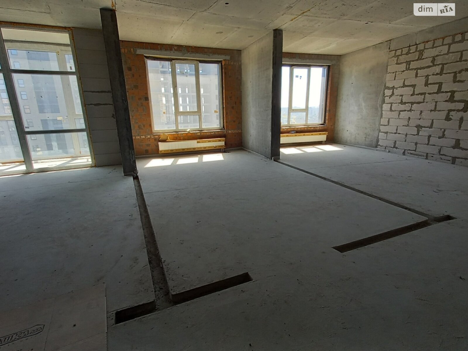 Продажа трехкомнатной квартиры в Киеве, на ул. Василия Тютюнника 28А, район Рождественская фото 1