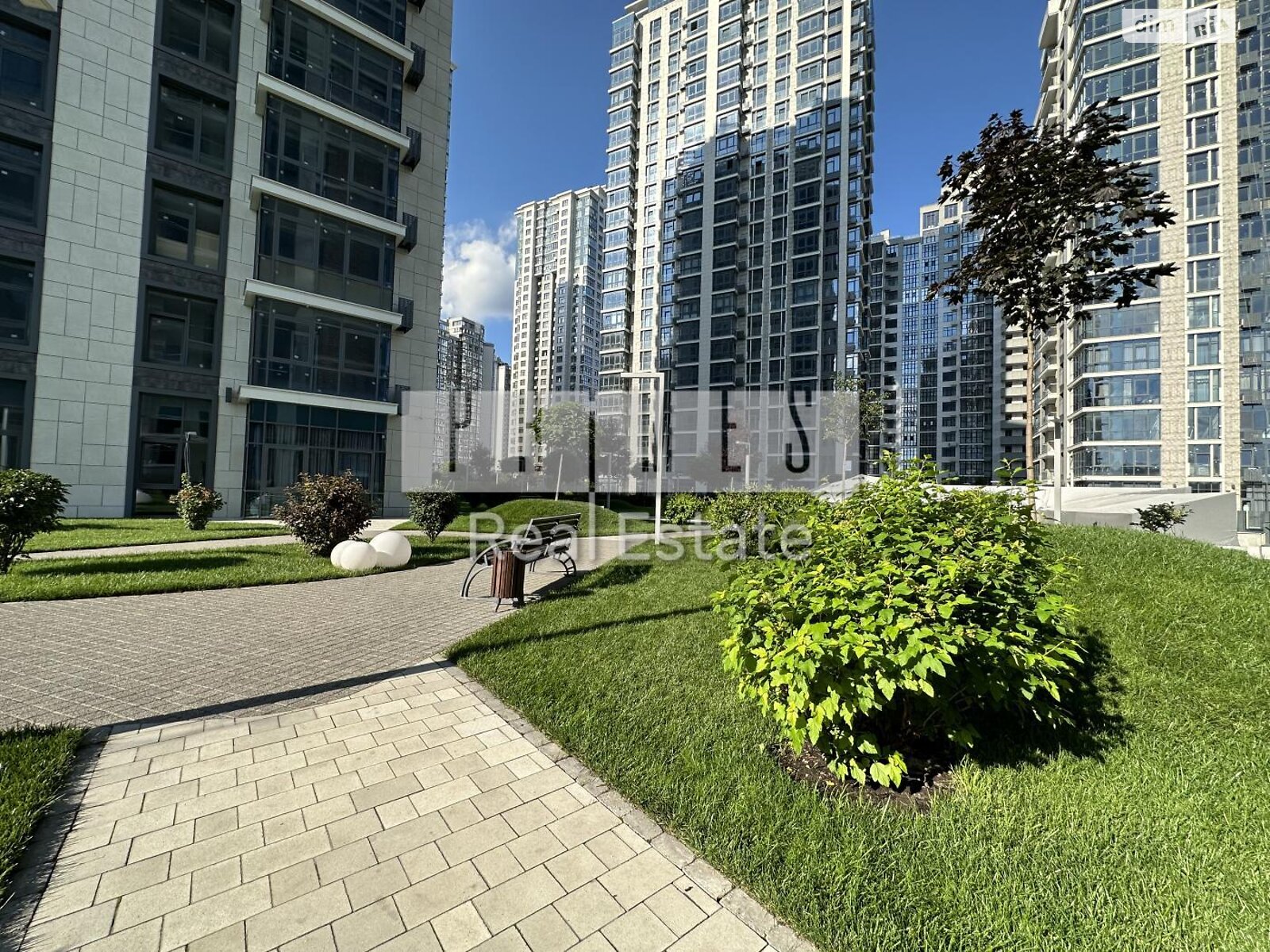 Продажа трехкомнатной квартиры в Киеве, на ул. Андрея Верхогляда 17В, район Черная Гора фото 1 Продажа трехкомнатной квартиры в Киеве, на ул. Андрея Верхогляда 17В, район Черная Гора фото 1