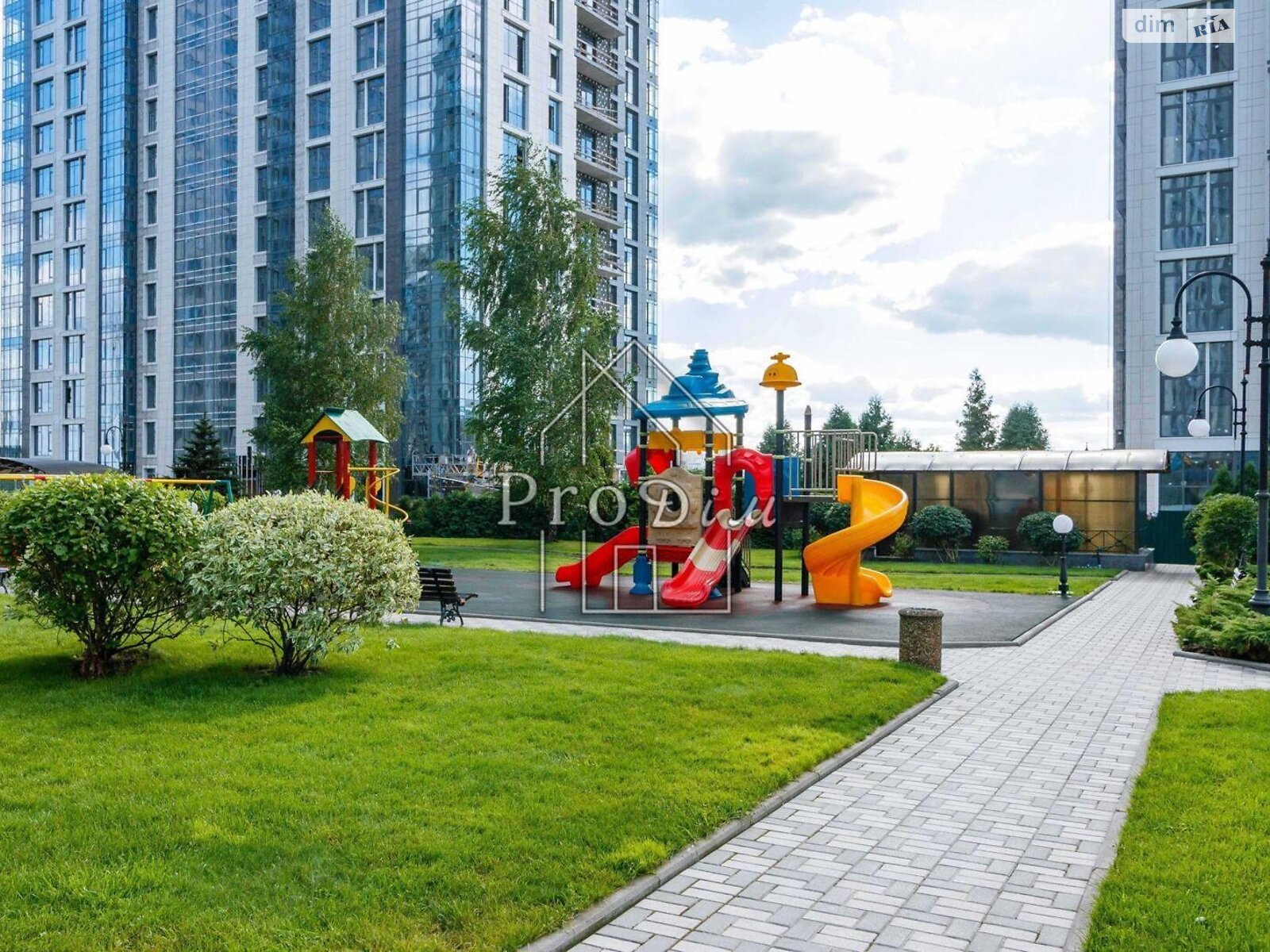 Продажа трехкомнатной квартиры в Киеве, на ул. Андрея Верхогляда 20, район Черная Гора фото 1 Продажа трехкомнатной квартиры в Киеве, на ул. Андрея Верхогляда 20, район Черная Гора фото 1