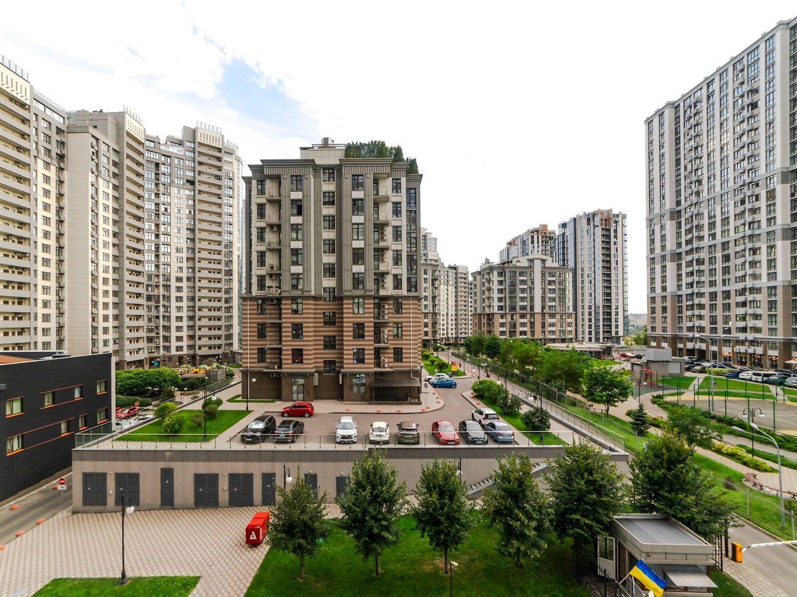 Продажа трехкомнатной квартиры в Киеве, на ул. Андрея Верхогляда 14А, район Черная Гора фото 1 Продажа трехкомнатной квартиры в Киеве, на ул. Андрея Верхогляда 14А, район Черная Гора фото 1