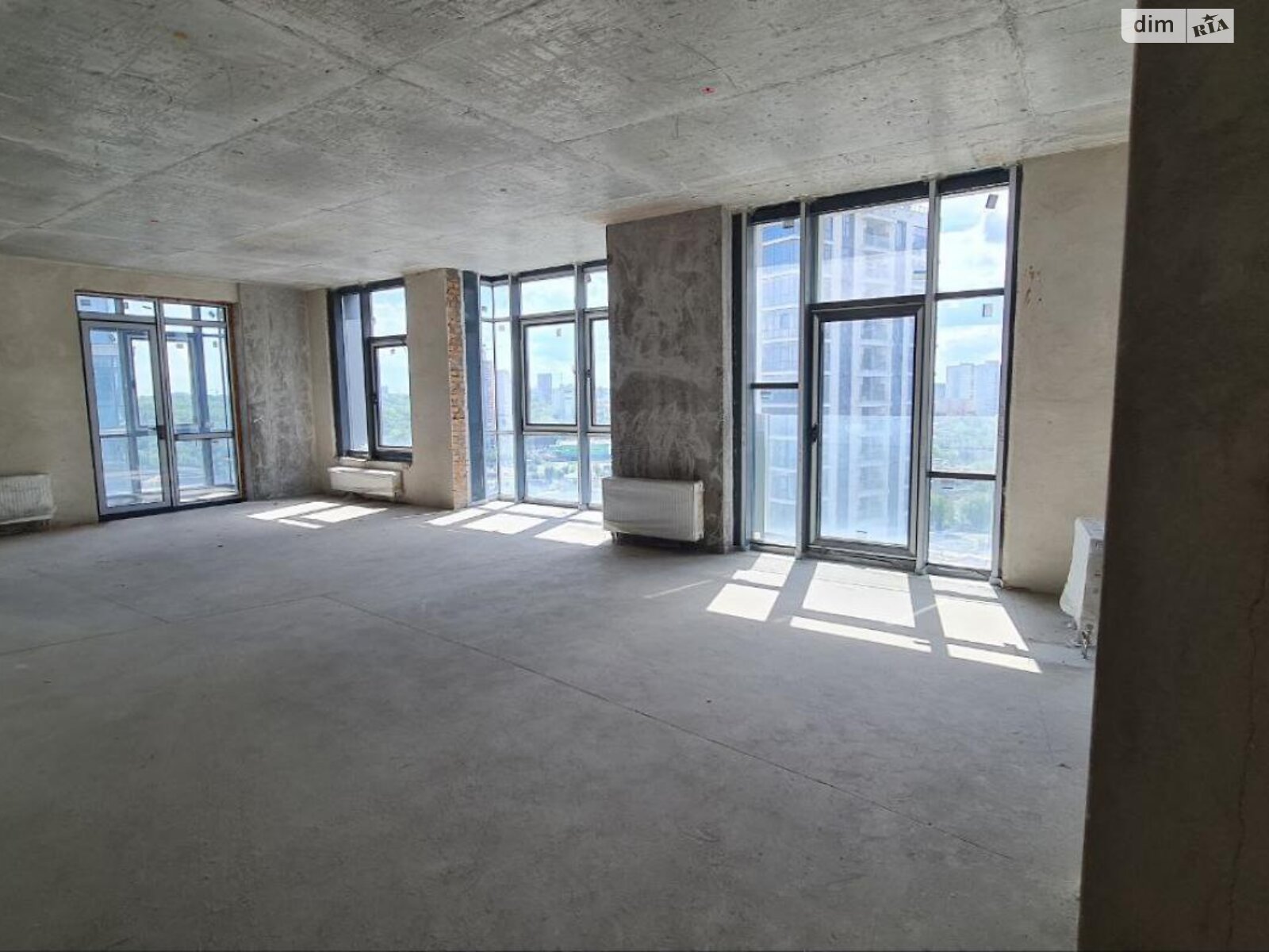 Продаж чотирикімнатної квартири в Києві, на вул. Андрія Верхогляда 17Б, район Чорна Гора фото 1