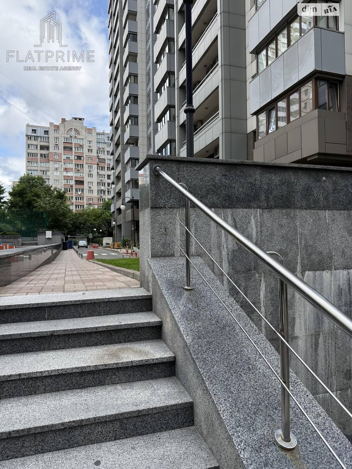 Продажа четырехкомнатной квартиры в Киеве, на ул. Андрея Верхогляда 12, район Черная Гора фото 1 Продажа четырехкомнатной квартиры в Киеве, на ул. Андрея Верхогляда 12, район Черная Гора фото 1