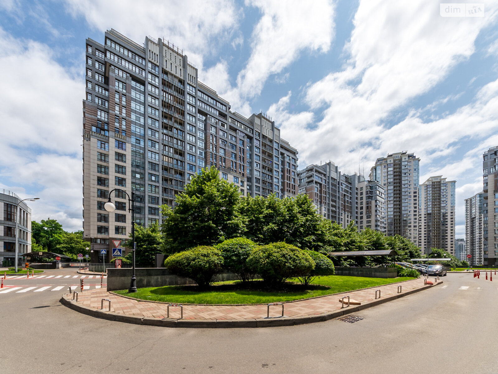 Продажа четырехкомнатной квартиры в Киеве, на ул. Андрея Верхогляда 12, район Черная Гора фото 1 Продажа четырехкомнатной квартиры в Киеве, на ул. Андрея Верхогляда 12, район Черная Гора фото 1