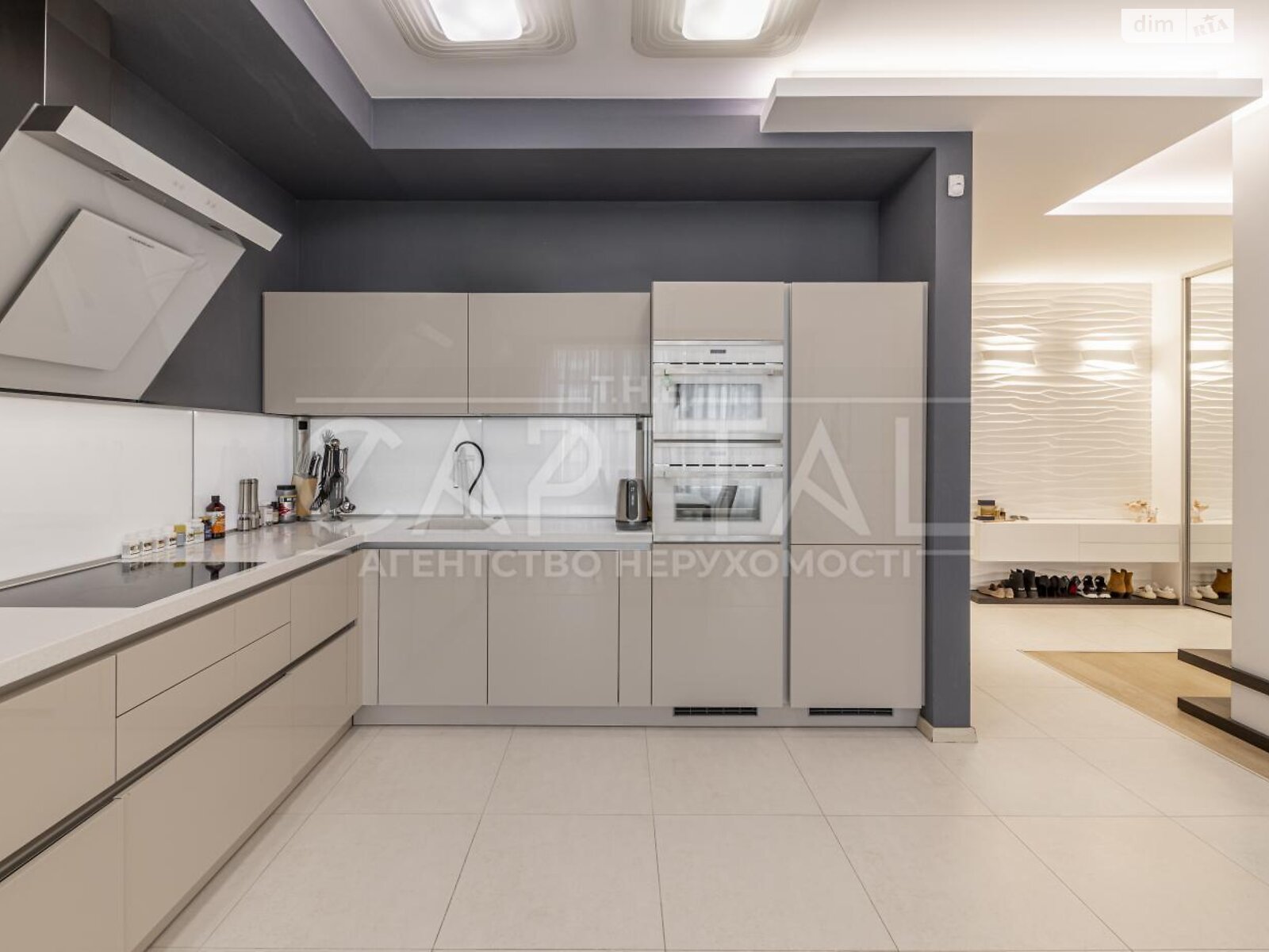 Продаж однокімнатної квартири в Києві, на вул. Андрія Верхогляда 16Б, район Печерський фото 1