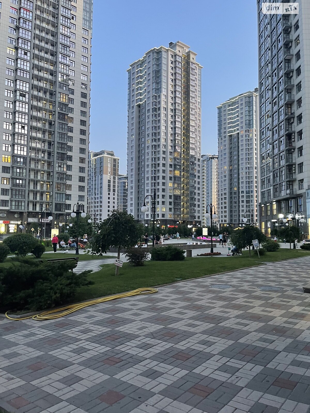 Продажа четырехкомнатной квартиры в Киеве, на ул. Андрея Верхогляда 14, район Черная Гора фото 1 Продажа четырехкомнатной квартиры в Киеве, на ул. Андрея Верхогляда 14, район Черная Гора фото 1